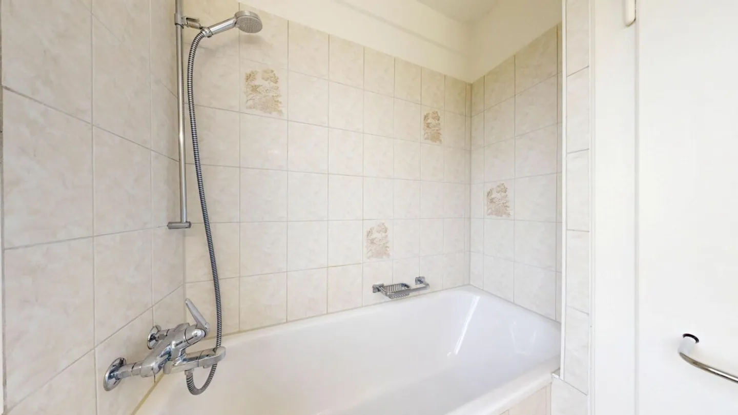 Familienfreundliches 7-Zimmer-Einfamilienhaus mit grosszügigem Umschwung - Foto 12 di 13