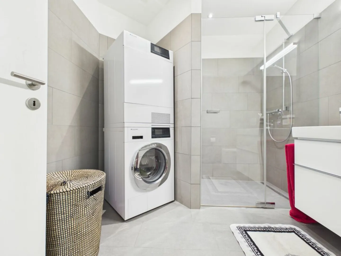 Appartement élégant de 2,5 pièces avec balcon et vue sur la verdure - Photo 8 sur 13