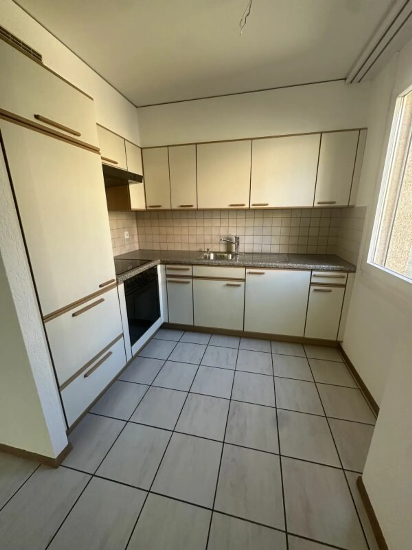 Oli studio with large balcony - Ideal location in St-Blaise - Photo 3 of 4