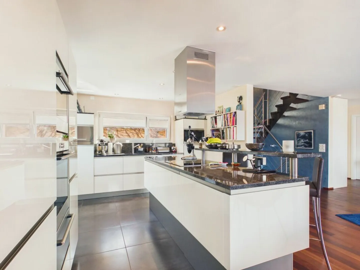 Casa unifamiliare indipendente in posizione tranquilla con vista fantastica - Foto 4 di 13