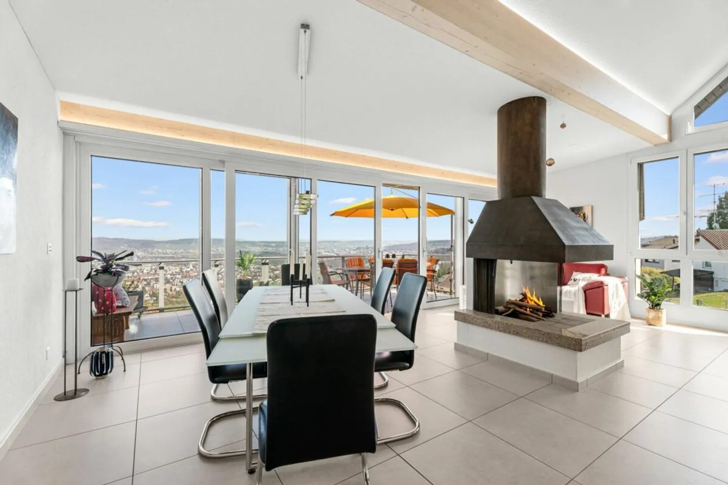 Maison individuelle jumelée de 5,5 pièces presque neuve dans un emplacement de choix - Photo 3 sur 13