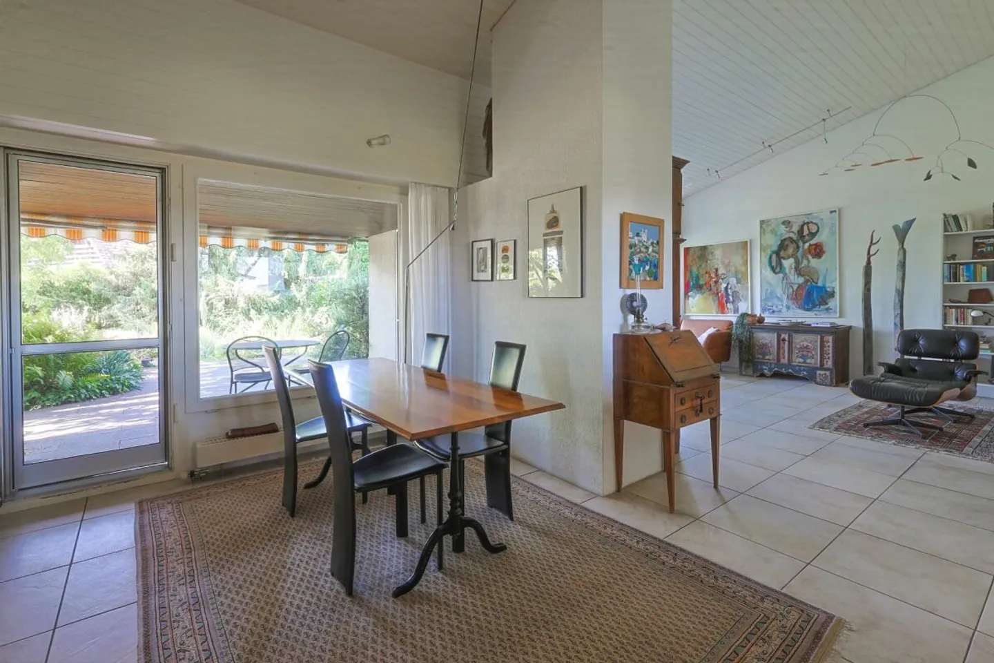 Spacious 5.5-Room Single-Family House - Photo 3 of 12