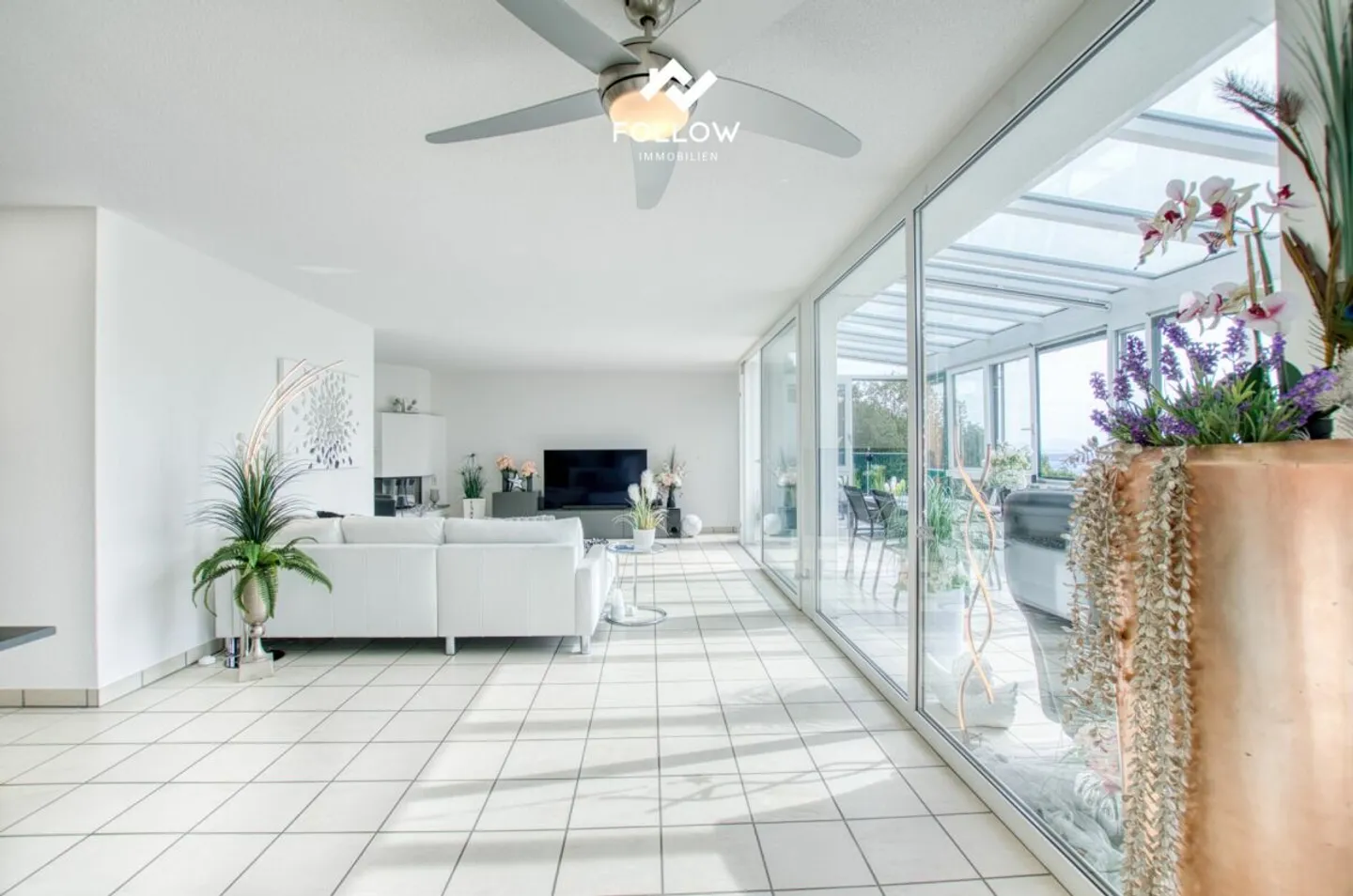 Vue panoramique sur le lac de Bienne: Appartement de rêve penthouse modernisé à Twann - Photo 9 sur 13