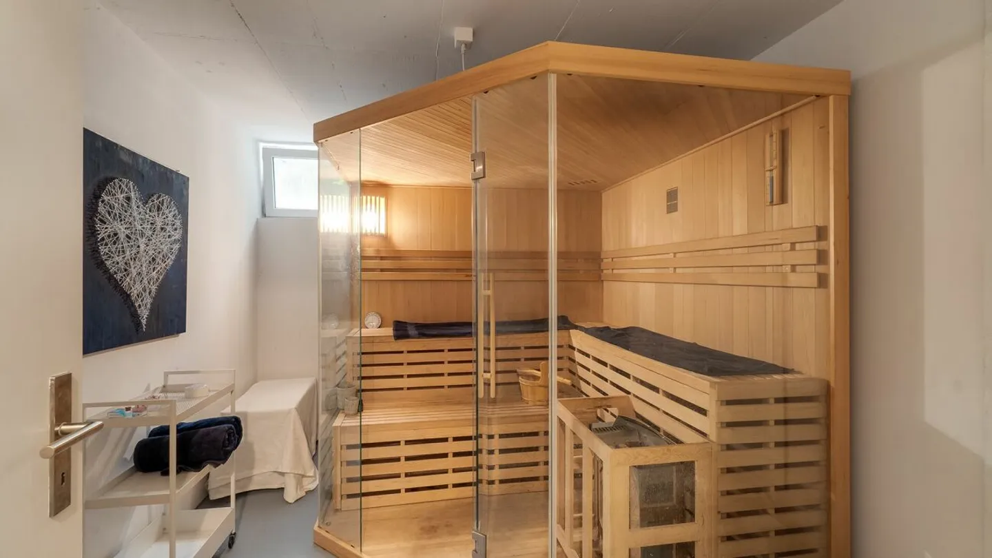 Spacious Modern Family Home - Photo 7 of 12
