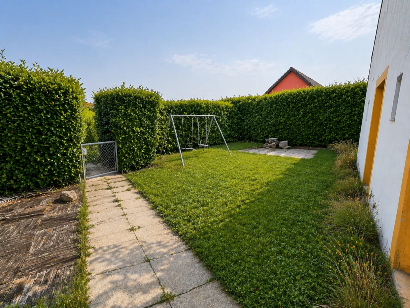 Charming Apartment with Garden - Photo 11 of 13