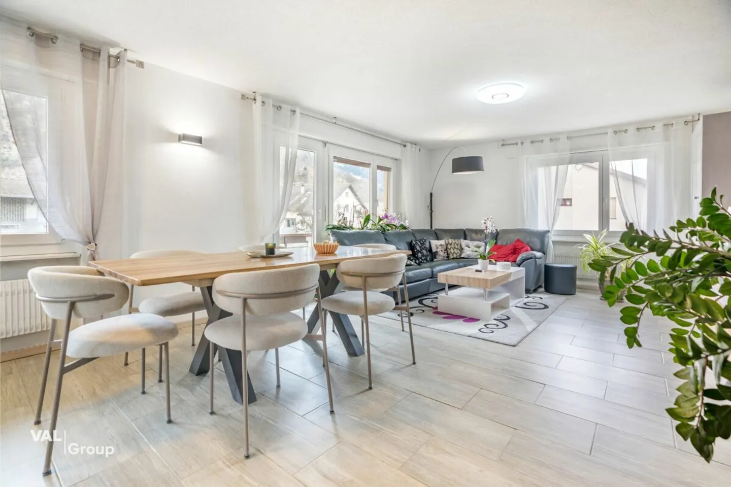 Rénové avec style, beaucoup de lumière et de charme - Photo 1 sur 13