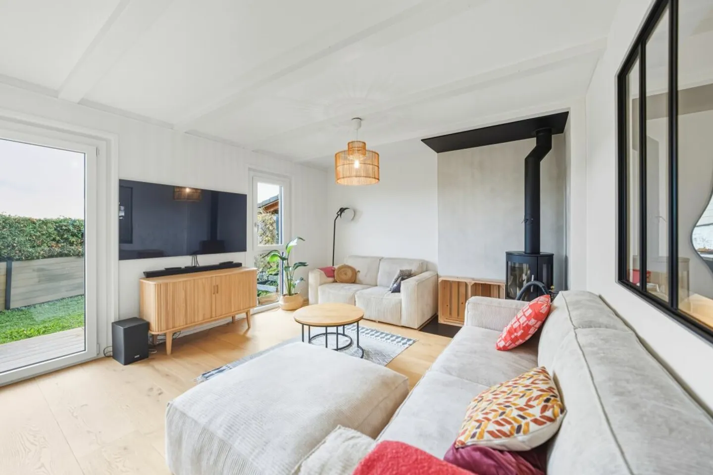 Semi-Detached Villa Fully Renovated in Orbe - Photo 3 of 13