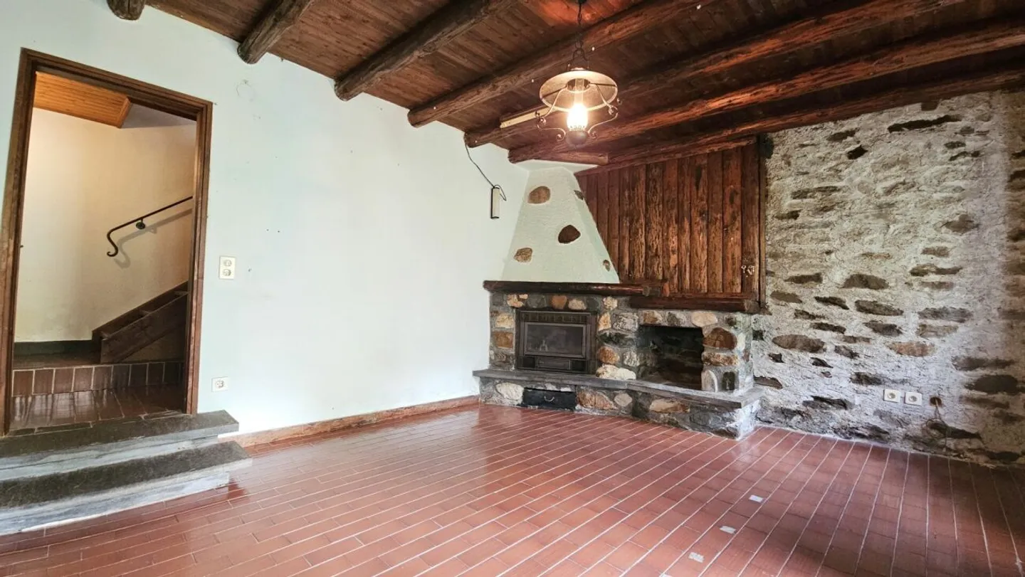 INTERESTING SINGLE-FAMILY HOUSE IN GRONO-LEGGIA - Photo 5 of 13