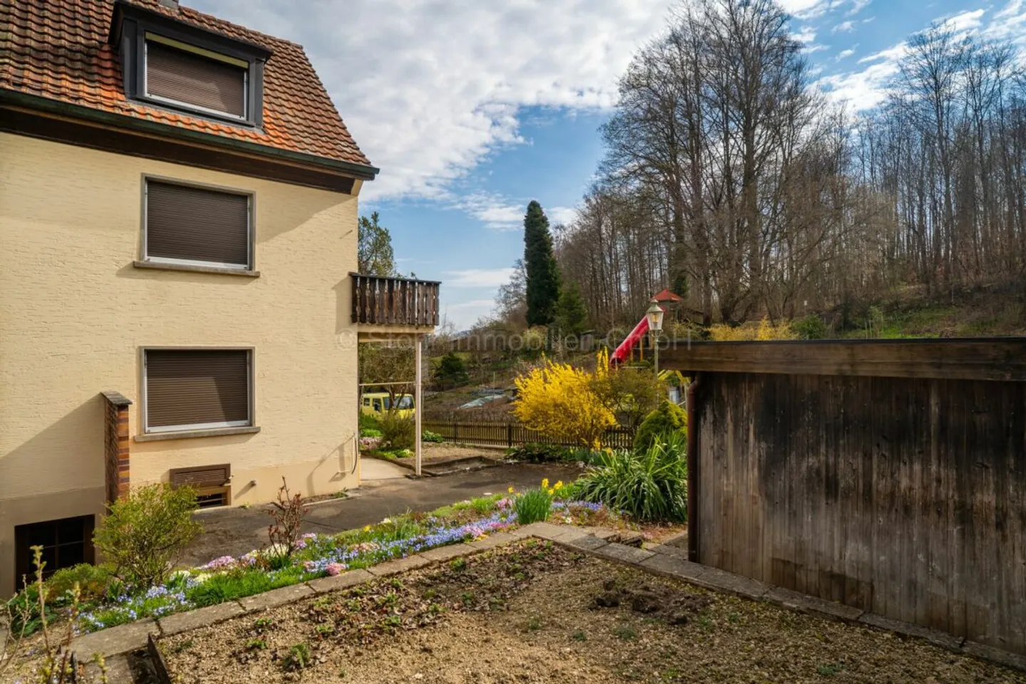 4.5 Zimmer Reiheneckhaus mit Potenzial an toller Lage - Photo 3 of 13