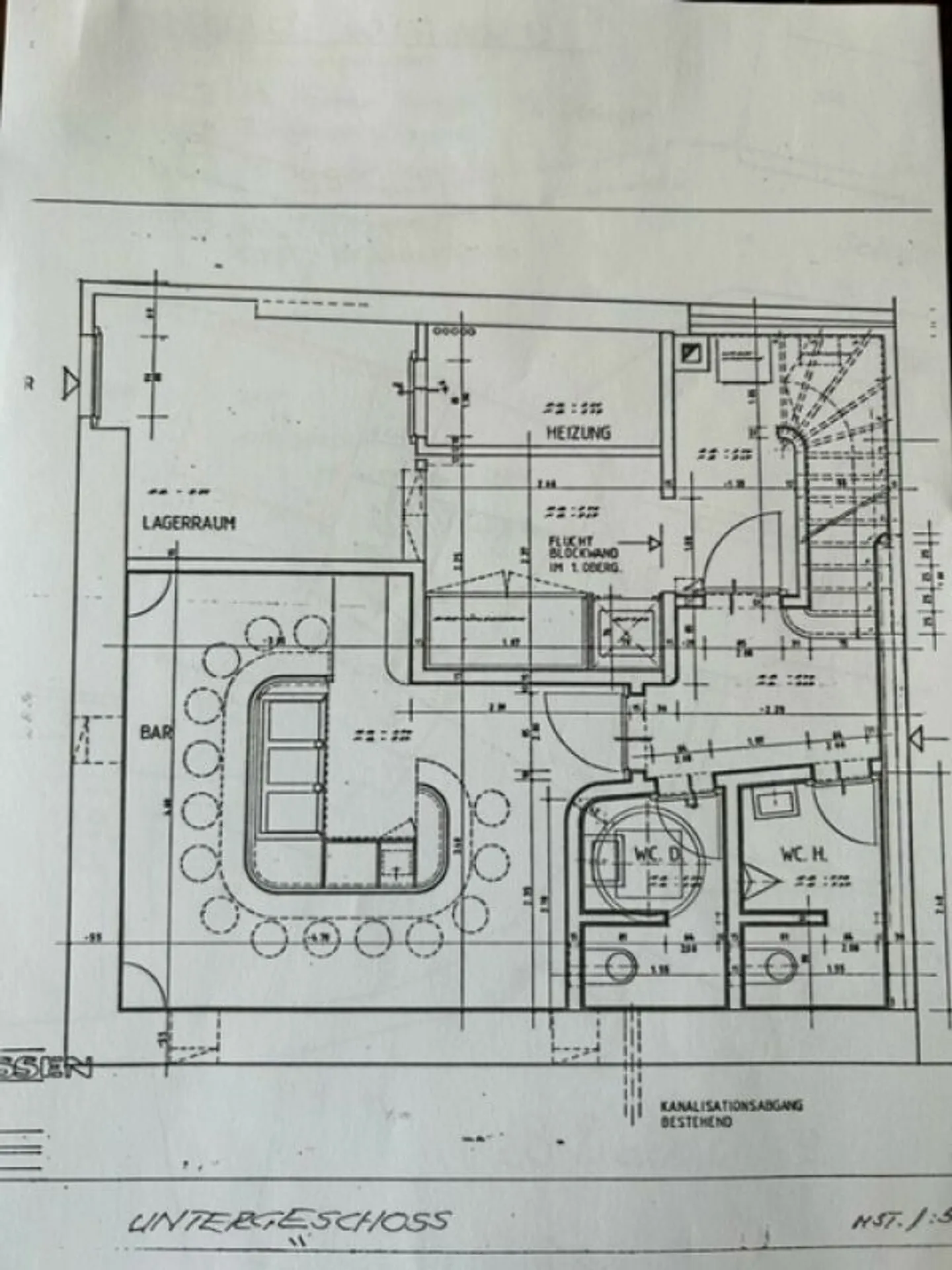 Opportunità unica - Ristorante tradizionale in vendita nel cuore pittoresco di Briga in Vallese - un luogo pieno di fascino, cucina squisita e calda ospitalità attende nuovi proprietari ... - Foto 11 di 13