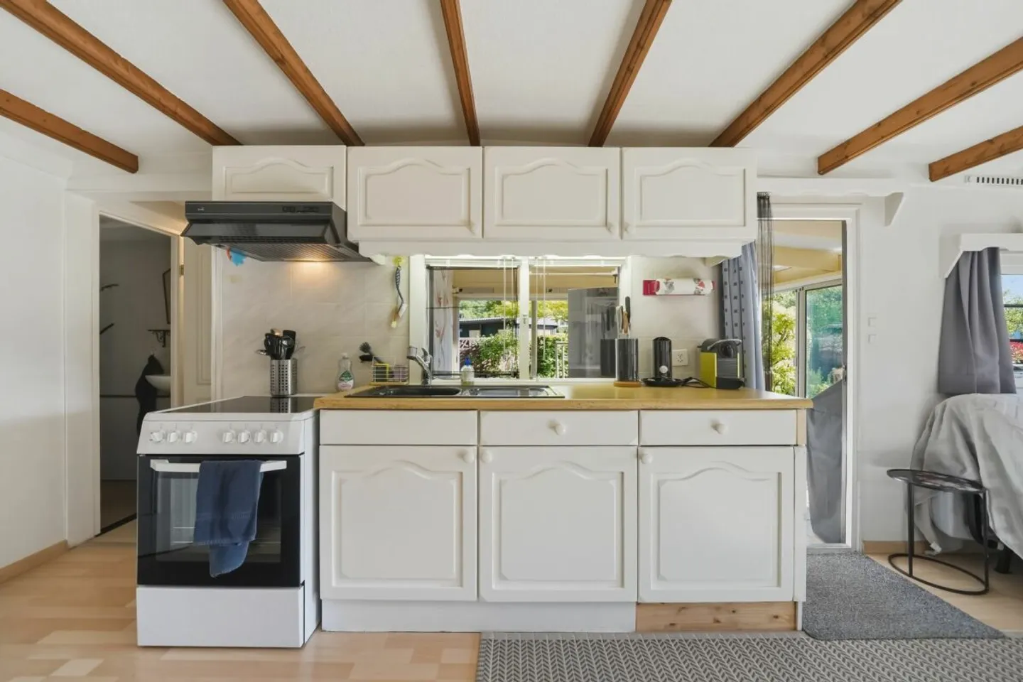 Well-maintained mobile home with 549 m² of land, a total of 5 plots with great development potential - Photo 6 of 13