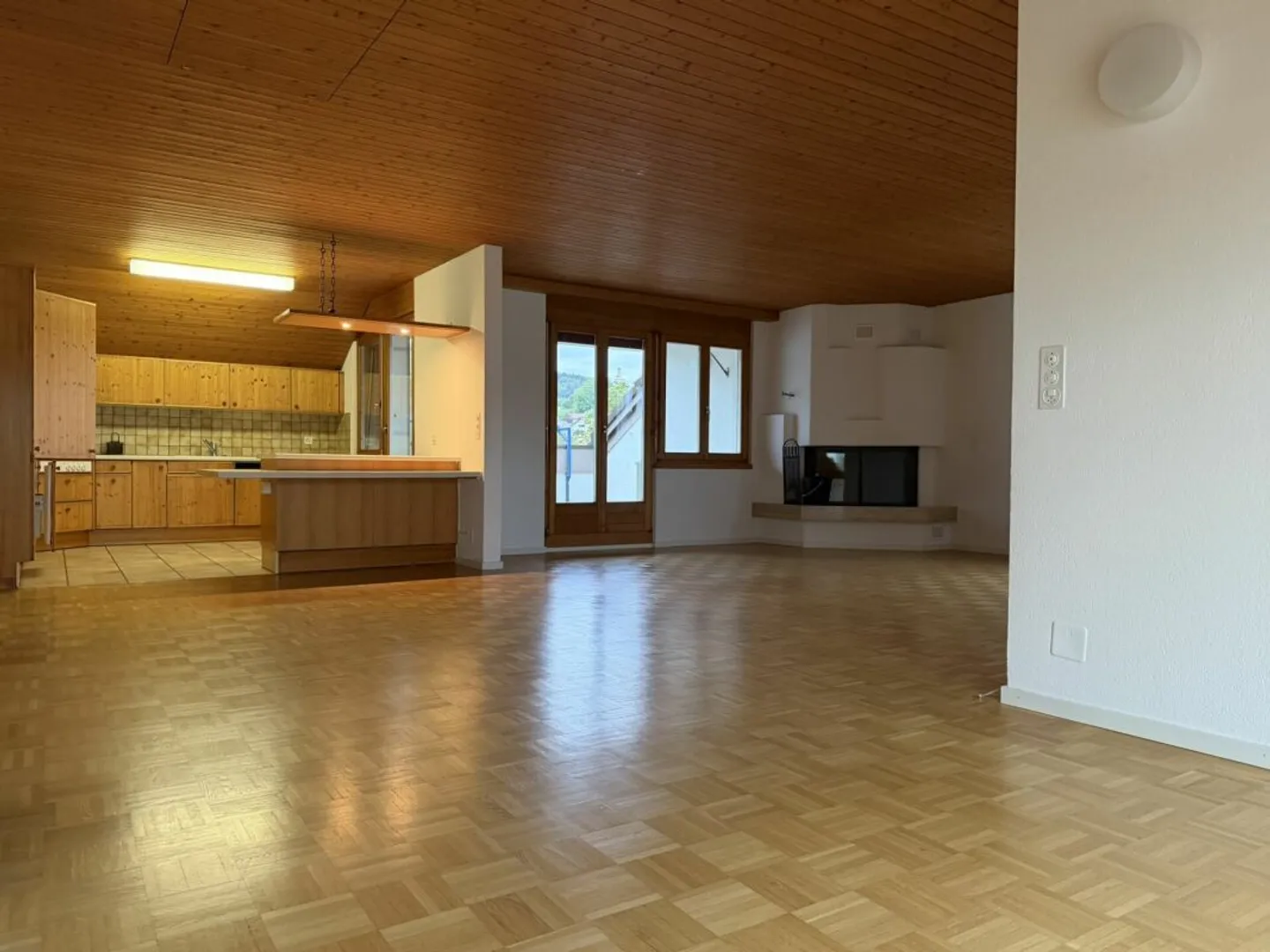 Charming 3.5-room attic apartment with fireplace in Menziken AG - Photo 1 of 13
