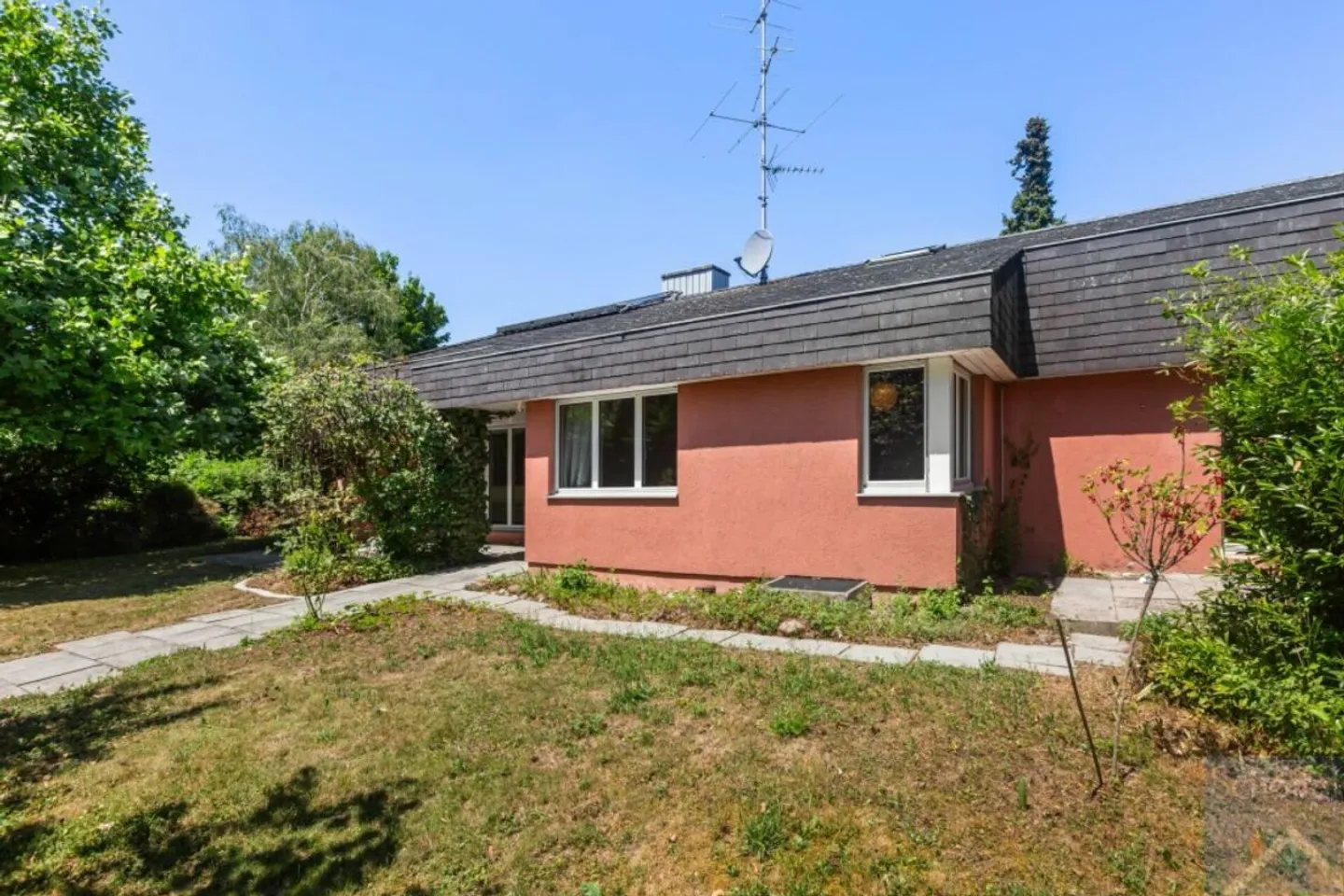 Charmantes Einfamilienhaus mit Garten - Foto 6 von 13