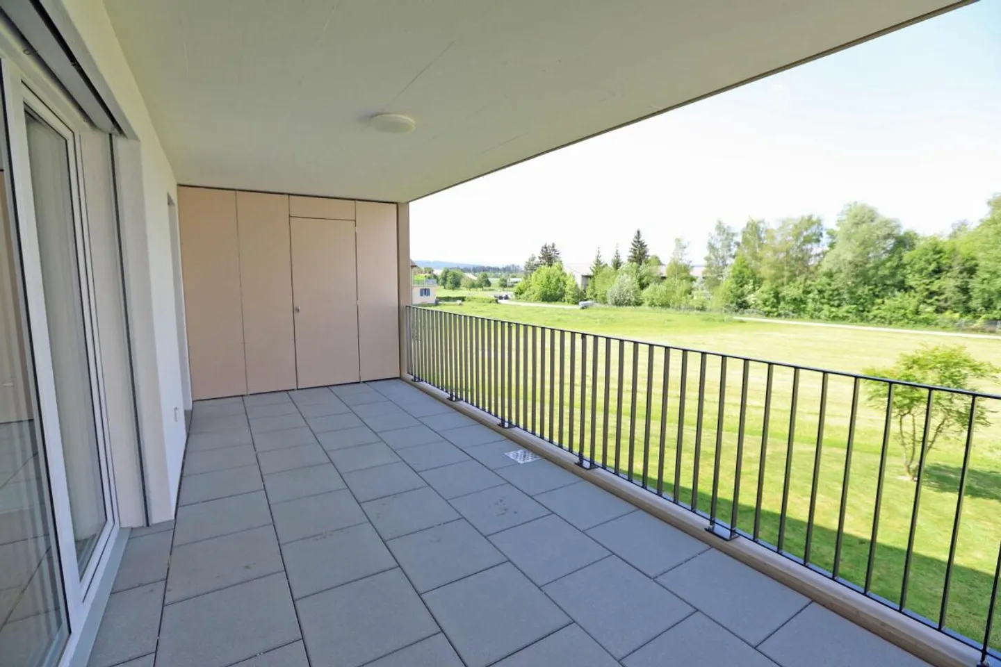 Charmante appartement de 3,5 pièces avec grand balcon et vue sur la verdure. - Photo 8 sur 13