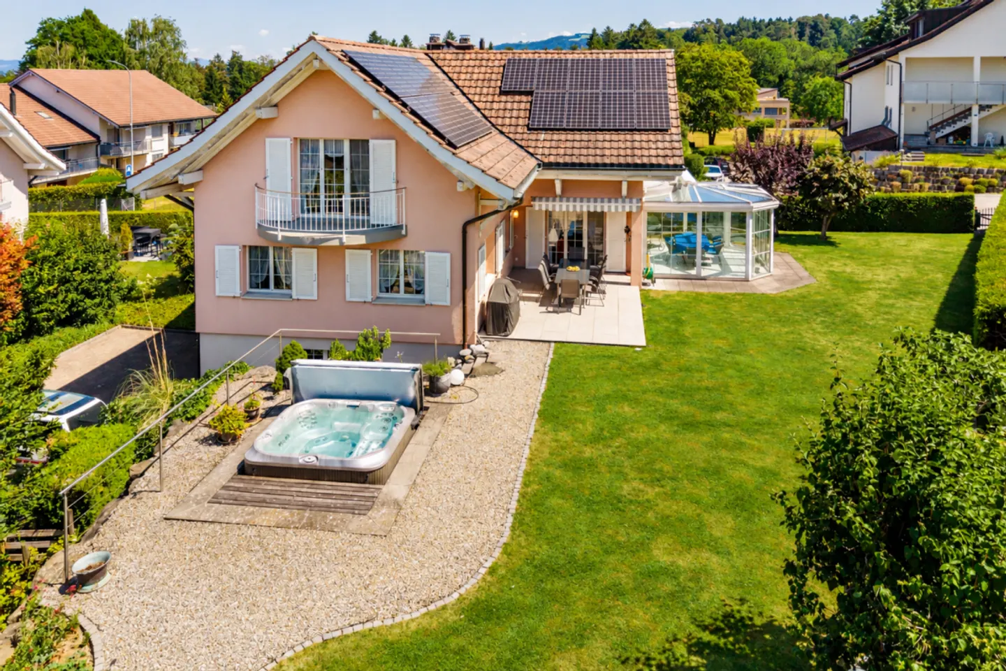 Families pay attention - Single-family house with large garden and many extras - Photo 1 of 9