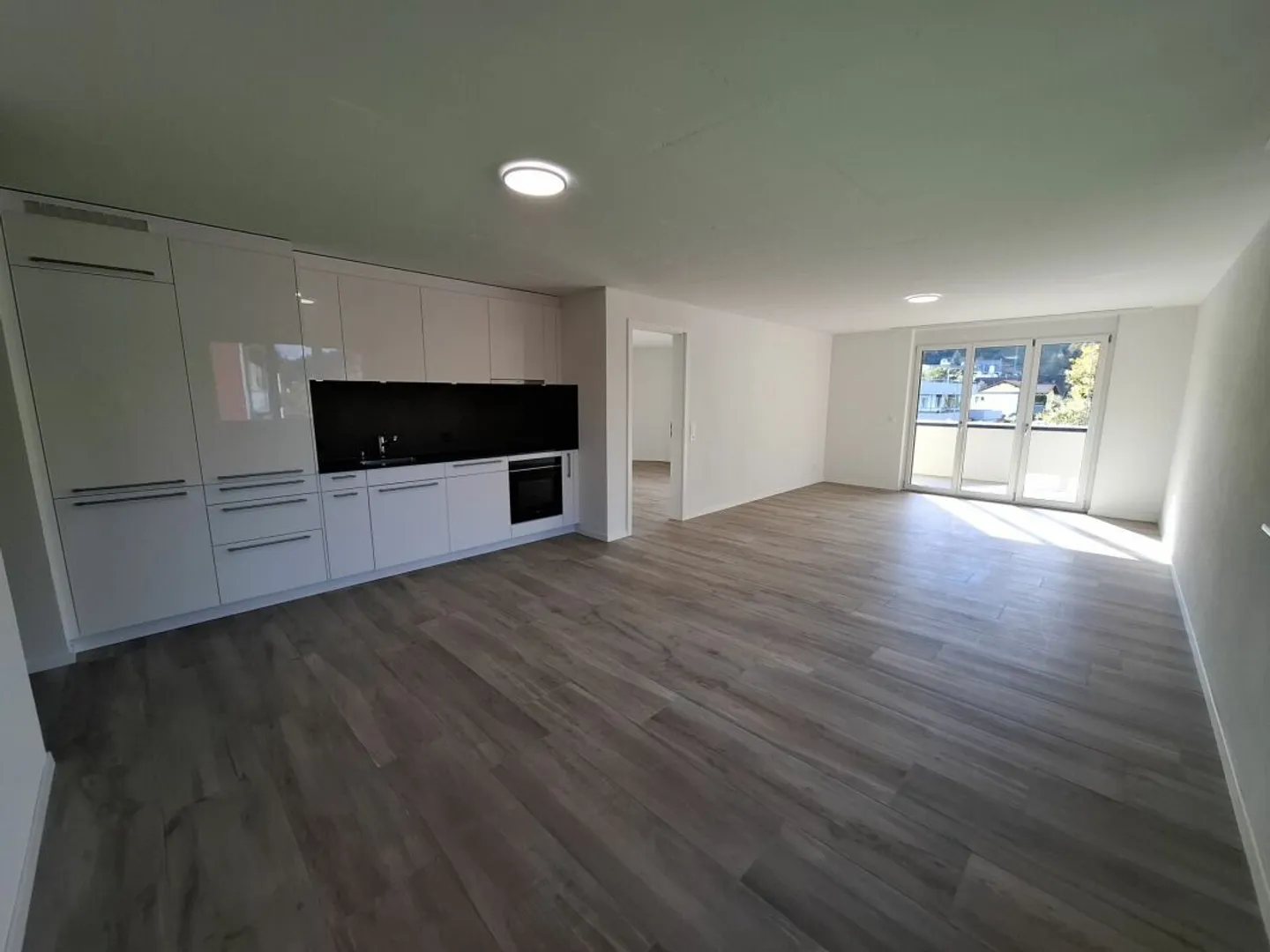 Appartamento di 3.5 locali come nuovo e moderno con balcone al 2° piano - Foto 1 di 12