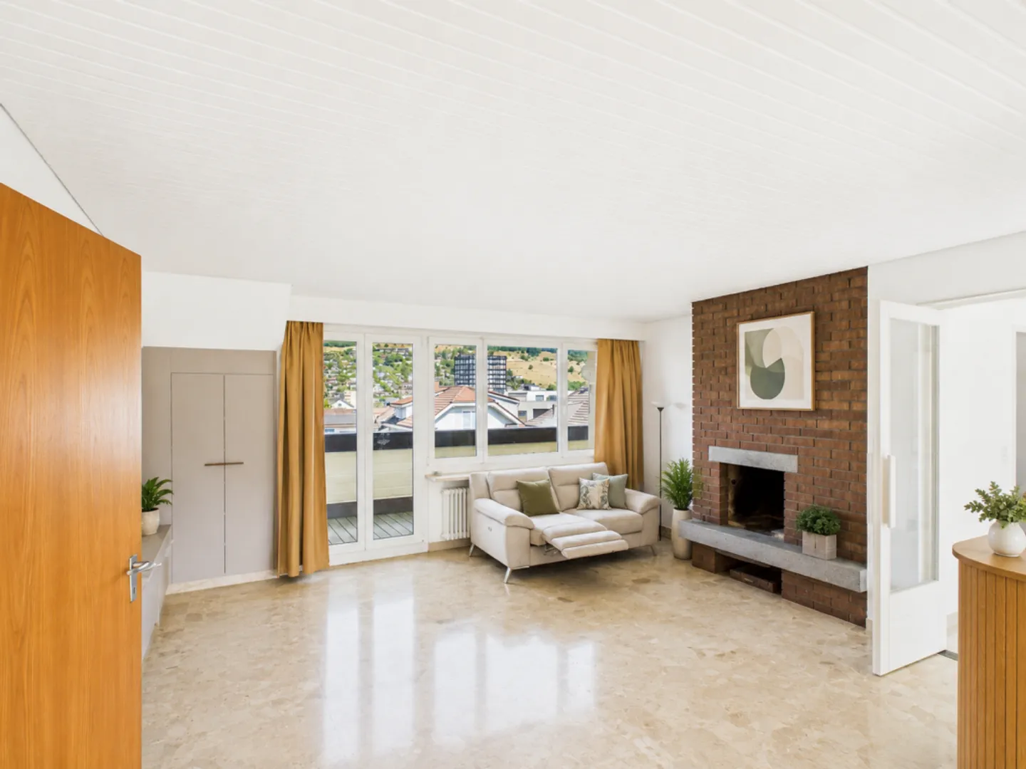 Spacious penthouse apartment in the best location in Frenkendorf - Photo 1 of 13