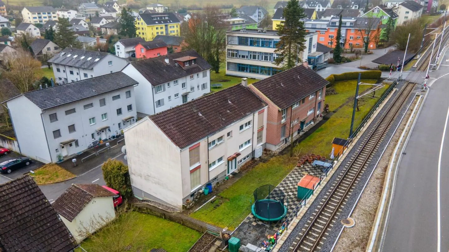 Platz für 4 Familien unter einem Dach - 4 x 3.5 Zimmer-Wohnungen - Foto 3 von 13