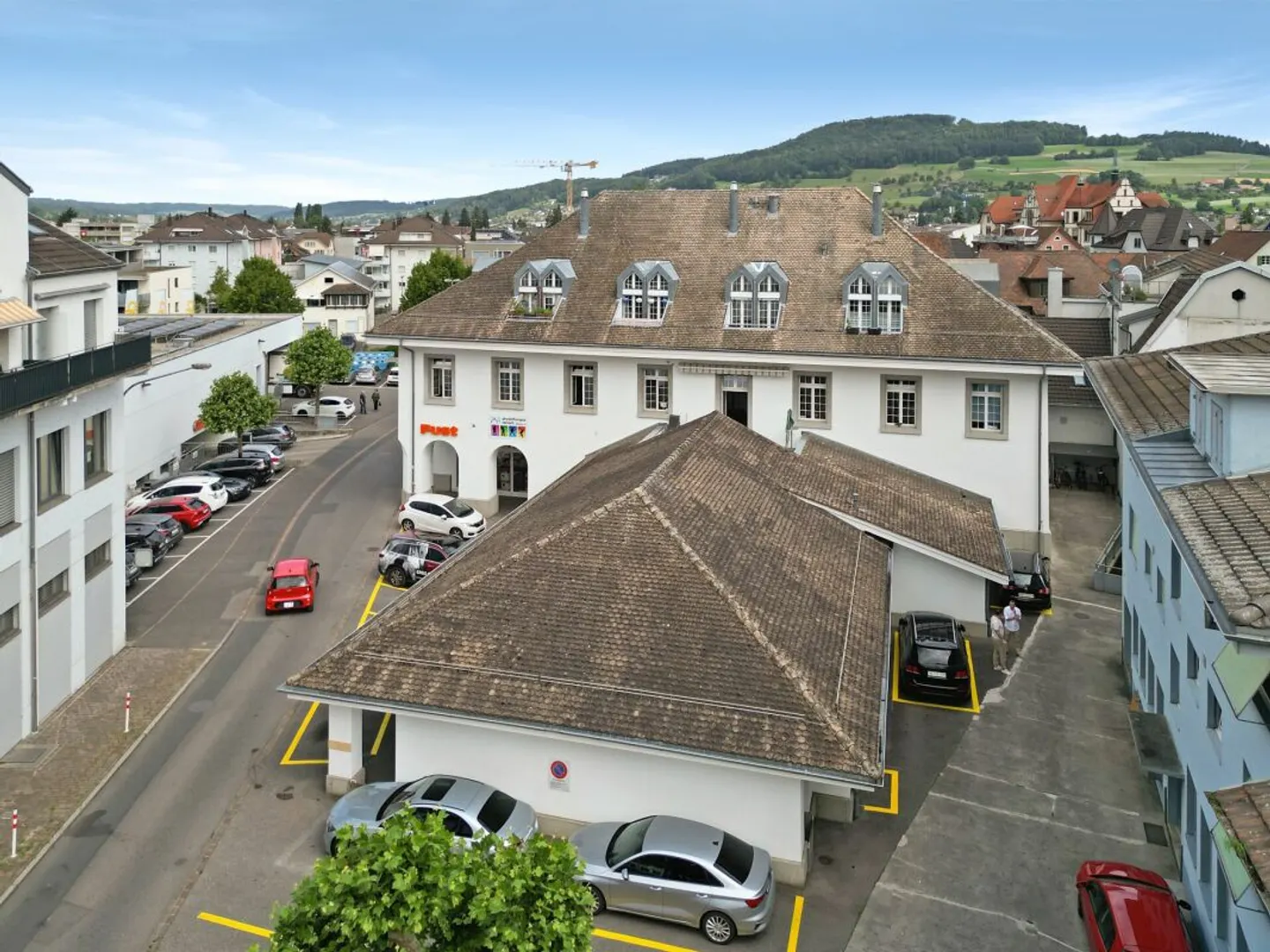 Fully rented residential/commercial building in a central location - Photo 1 of 3