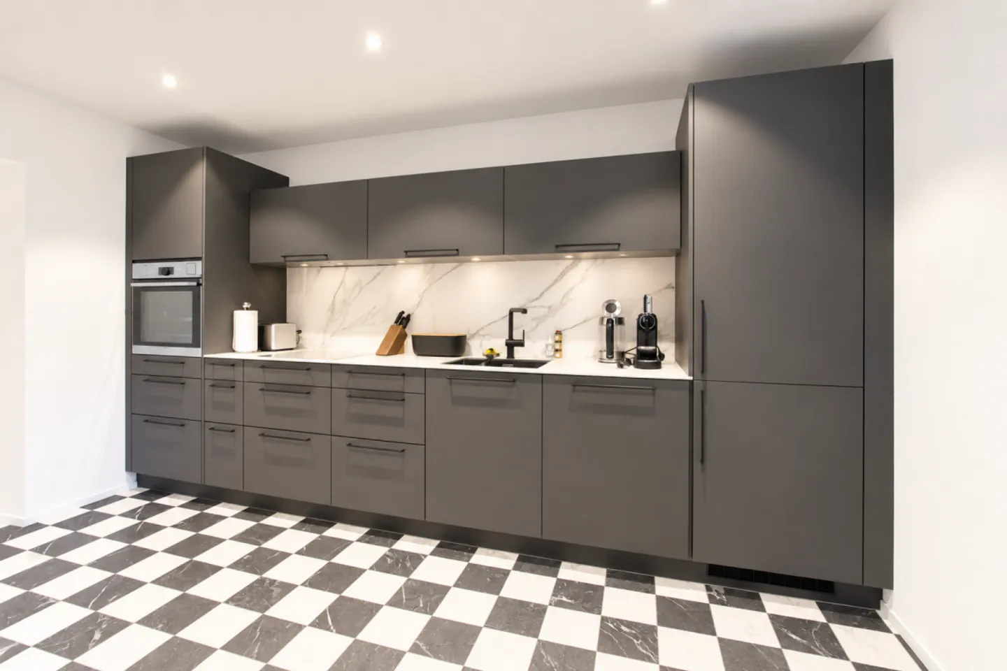 3.5 Room Apartment with Extravagant Interior Design - Photo 3 of 13