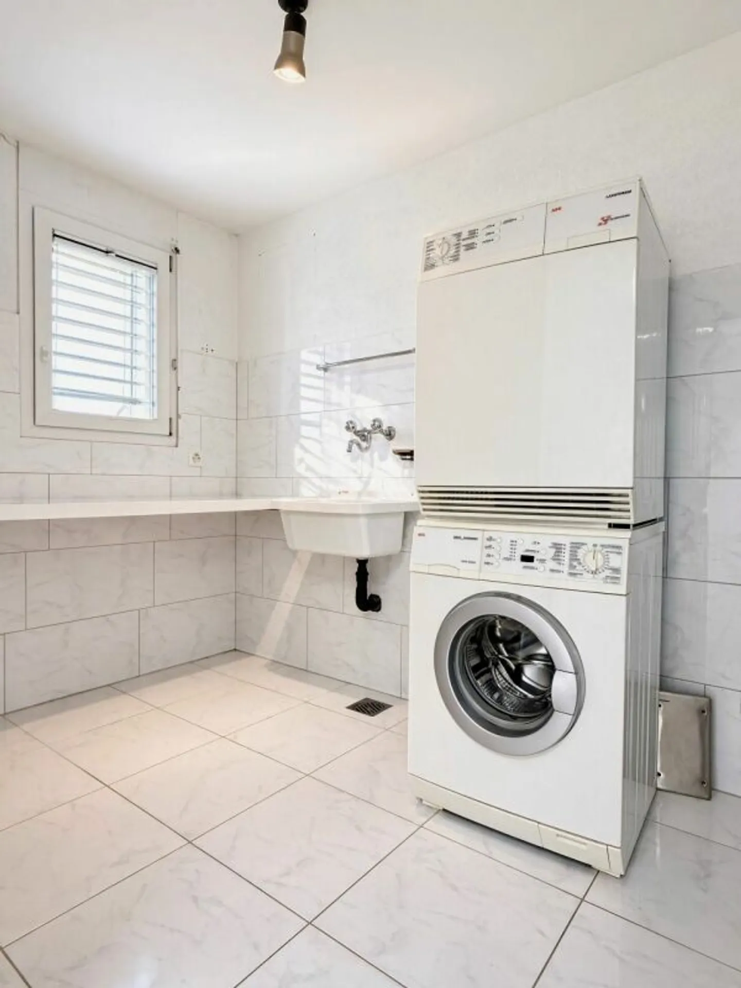 Exklusive 5.5-Zimmer-Attikawohnung mit Wintergarten und Sauna in Seenähe - Foto 11 di 13