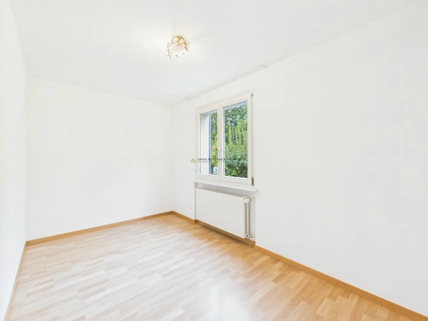 Exklusives 6.5-Zimmer-Einfamilienhaus mit grosszügigem Garten - Foto 7 di 13