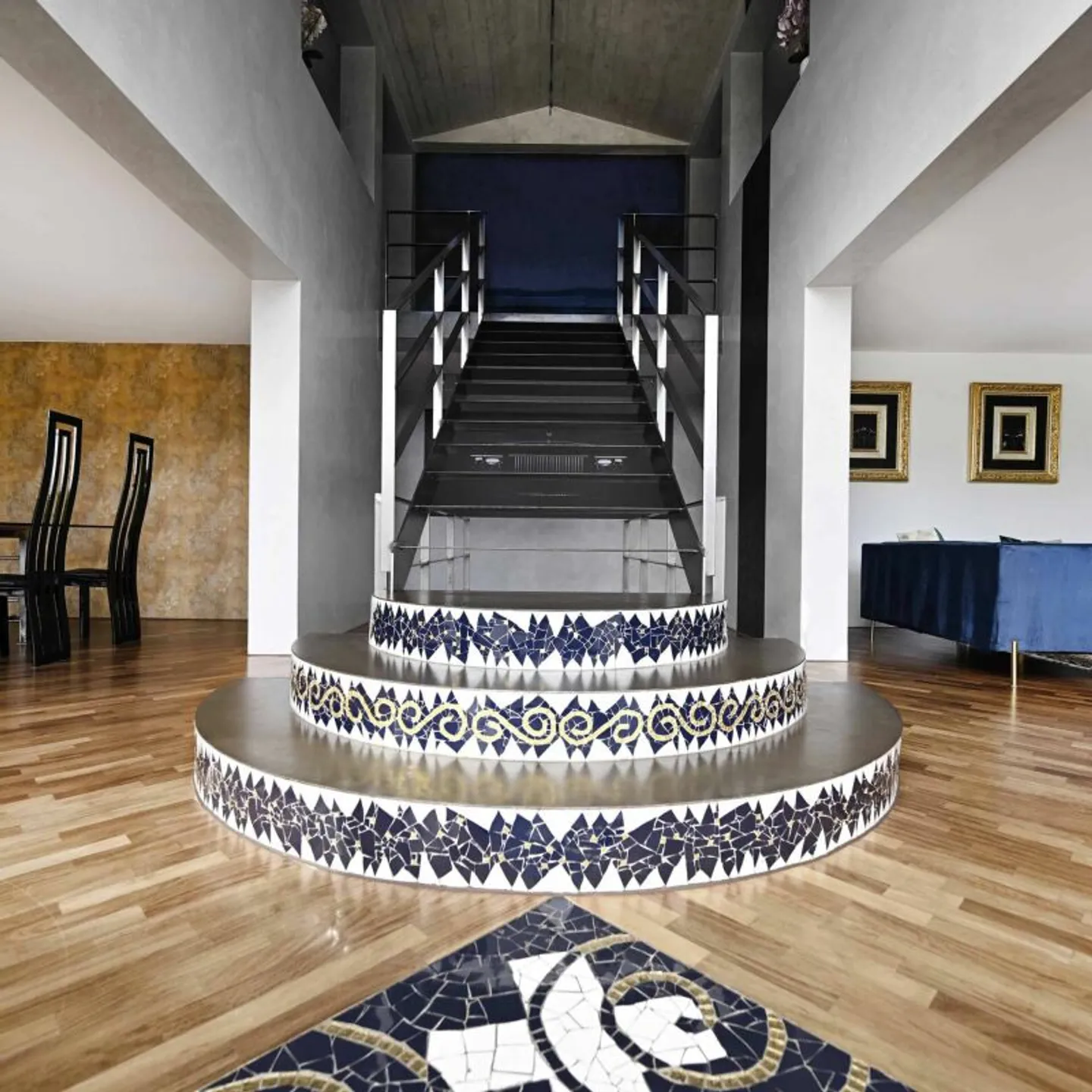 Elegante 10-Zimmer Villa mit aussergewöhnlicher Architektur - Foto 4 von 13