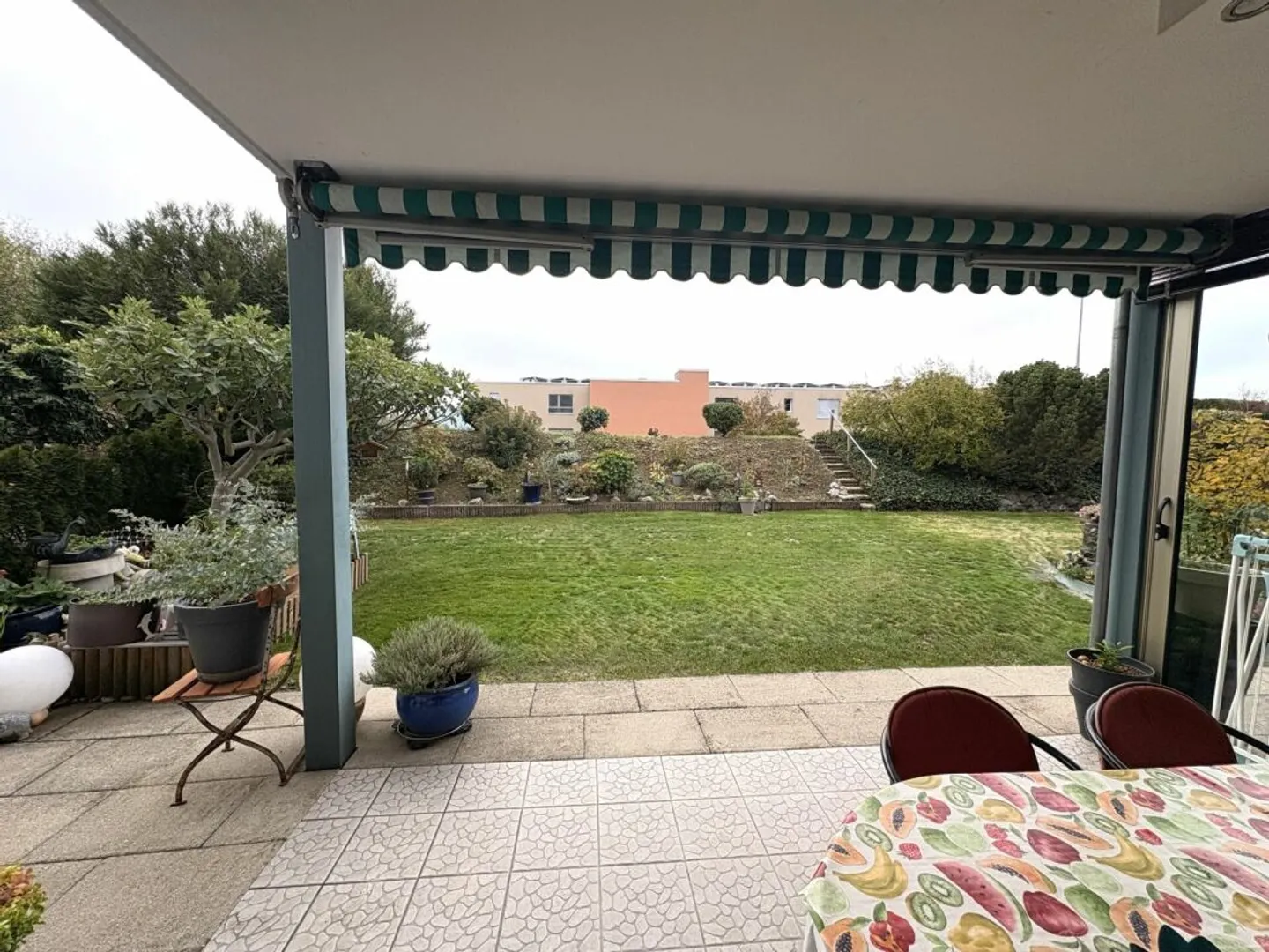 4½ Zimmer Erdgeschosswohnung mit zwei Sitzplätzen - Foto 13 di 13
