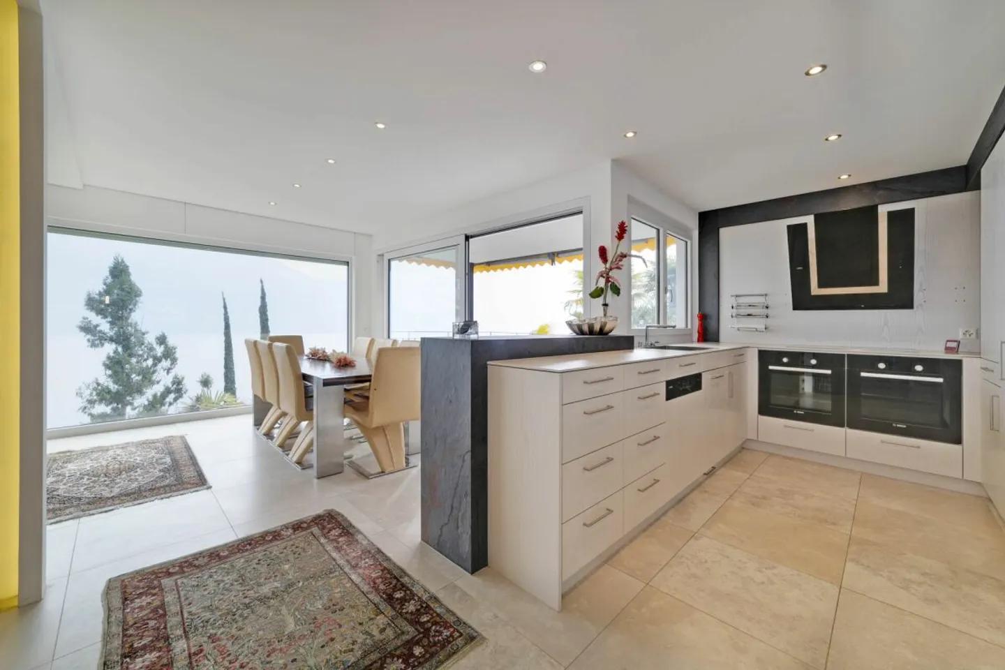 Villa Méditerranéenne avec Piscine à Débordement et Vue Panoramique sur le Lac à Brissago - Photo 7 sur 13