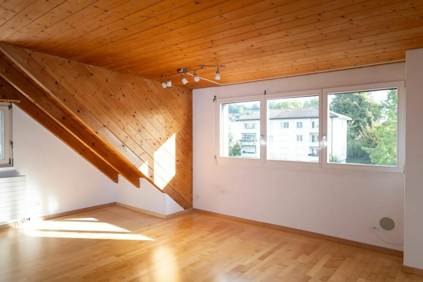 Grosszügige, lichtdurchflutete Dach-Maisonette-Wohnung an Top-Lage mit Fernsicht - Foto 12 di 13