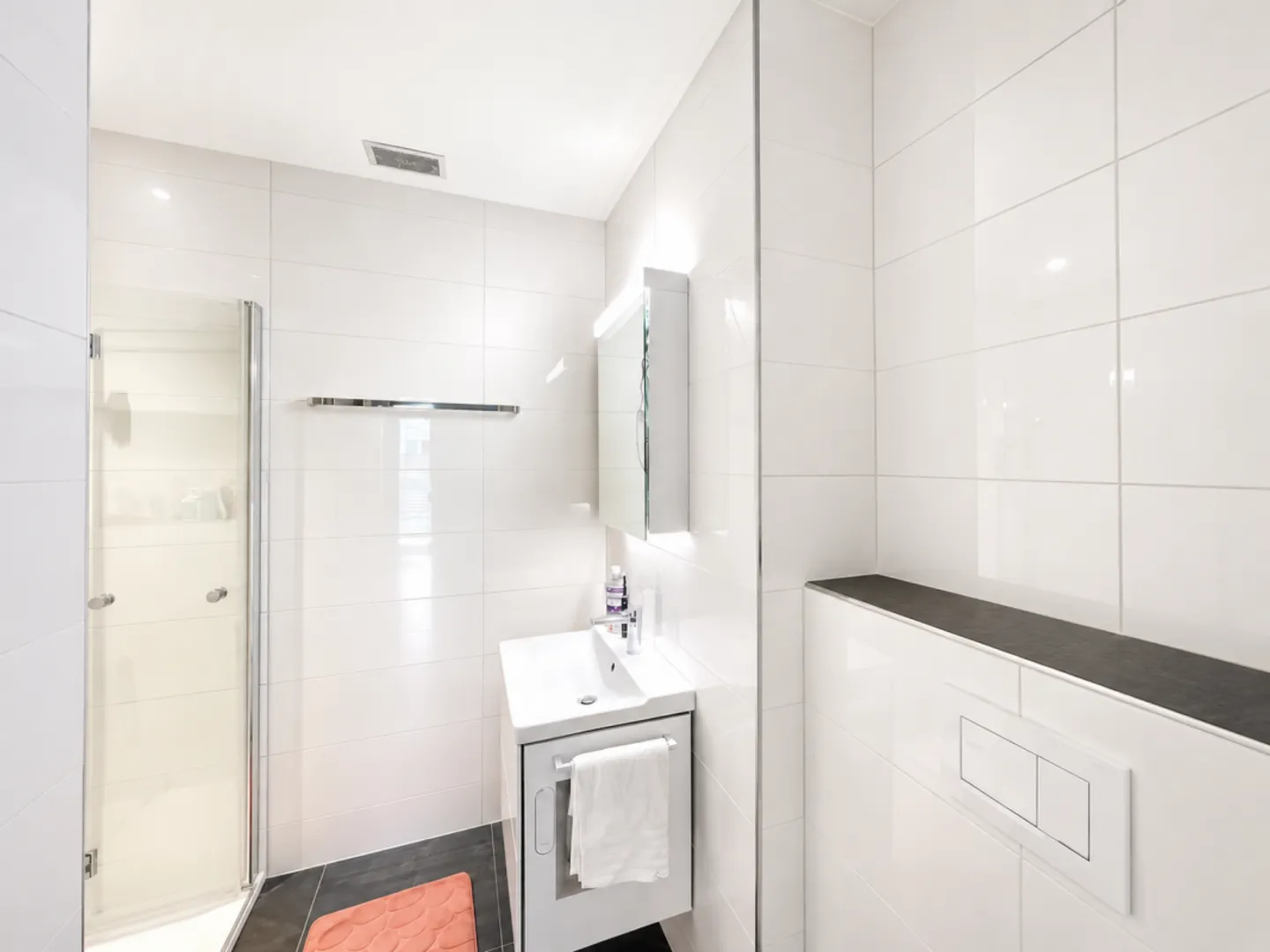 Appartamento esclusivo di 3,5 stanze con grande balcone in affitto - Foto 6 di 7