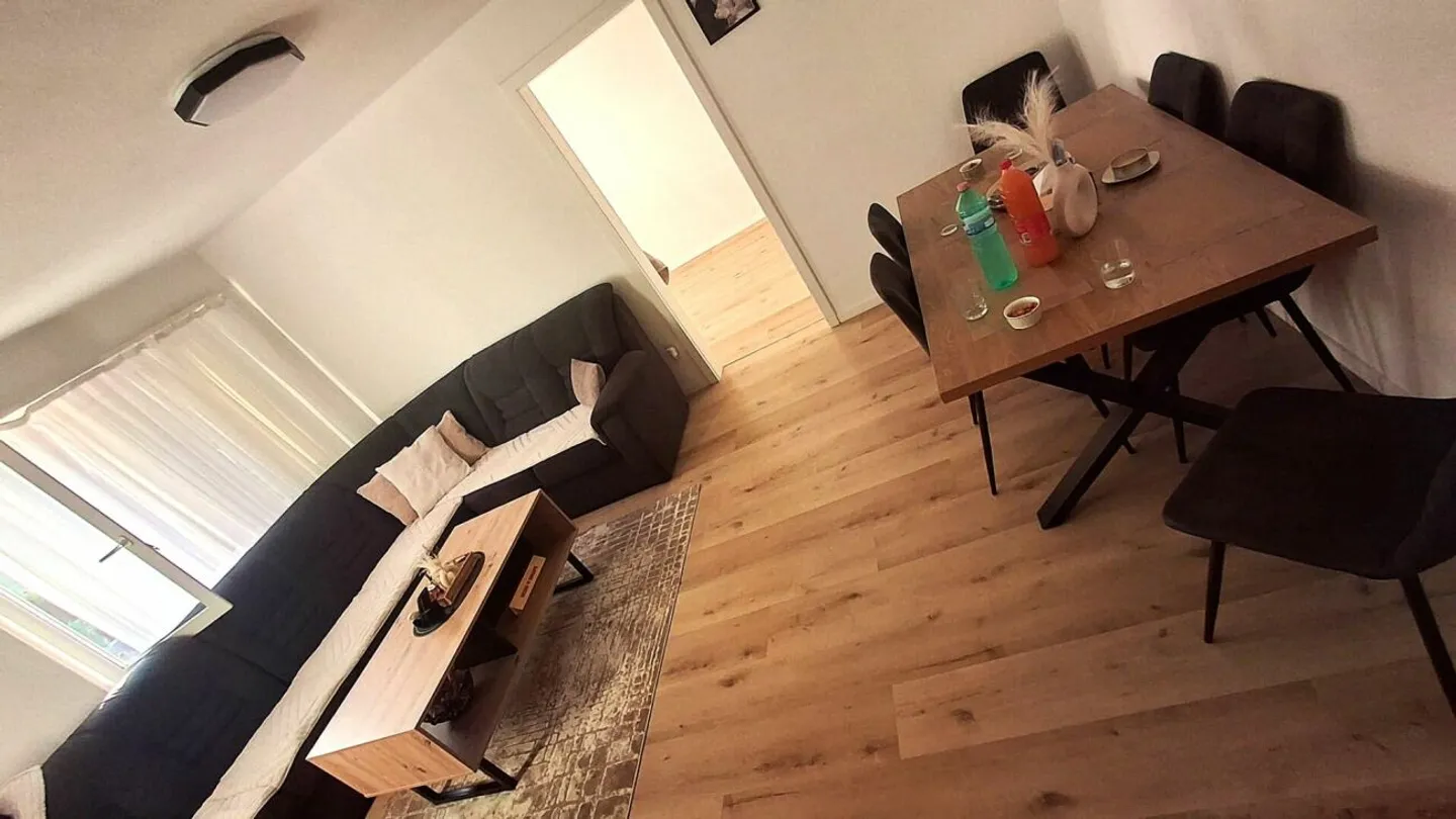 Bright and well-maintained apartment in an attractive location - Photo 2 of 7