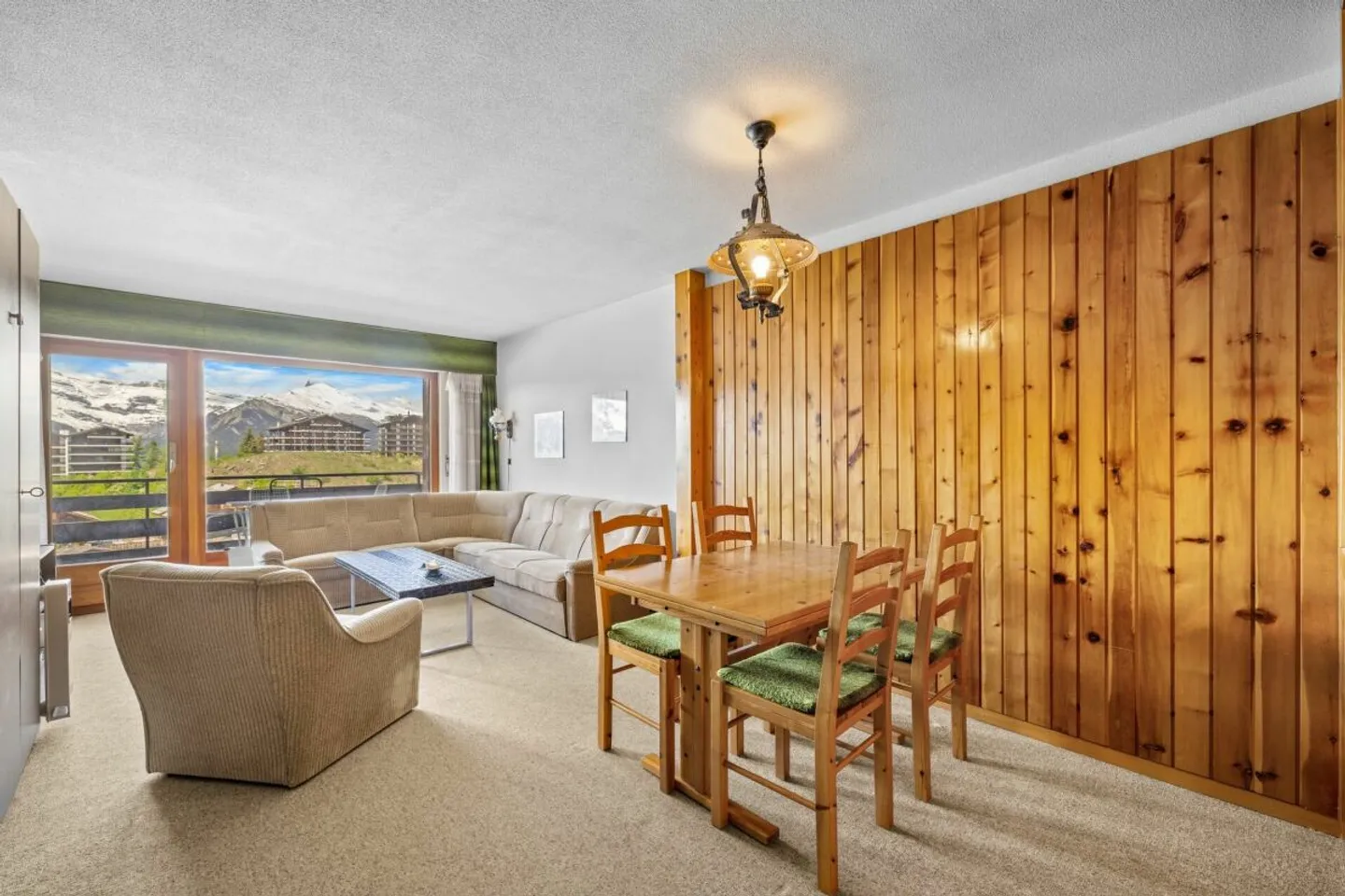Ski-in/Ski-out Apartment - Photo 4 of 13
