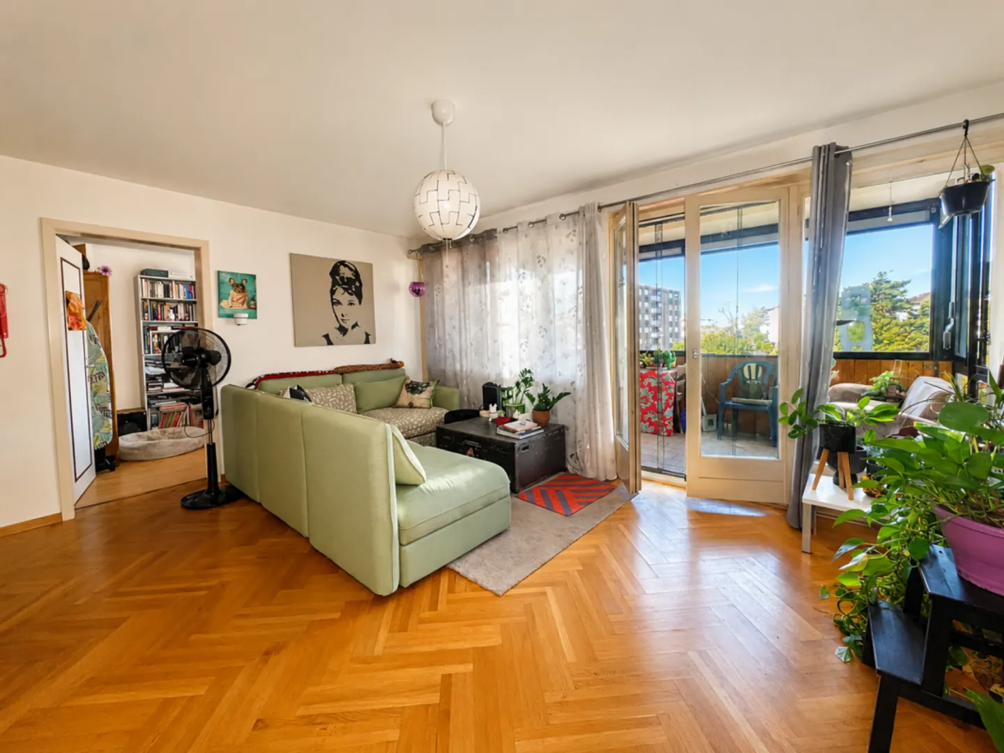 Charmante 3,5-Zimmer-Wohnung nur wenige Schritte vom See und vom Pool entfernt - Foto 2 von 13