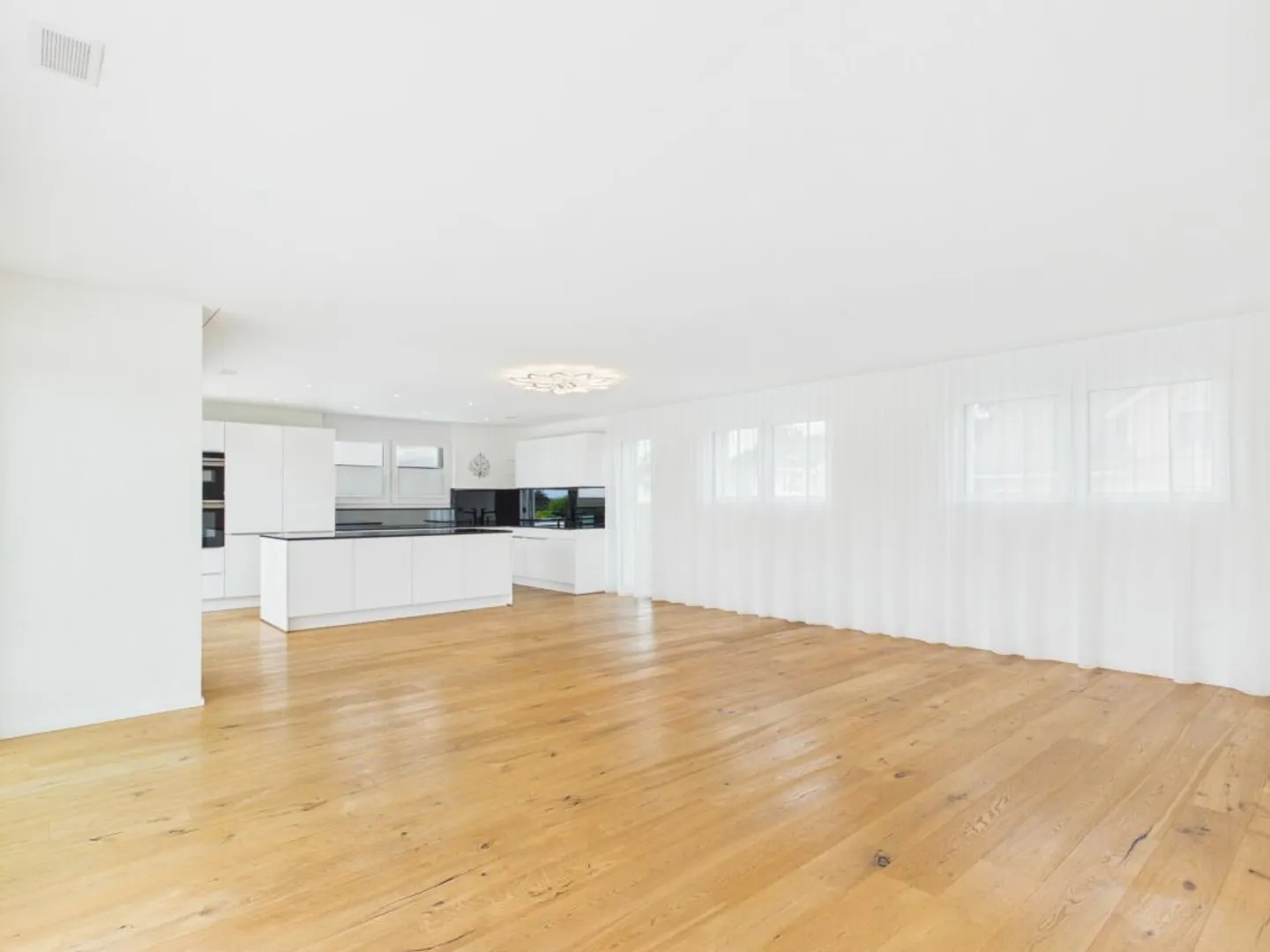 Appartement penthouse exclusif avec divers extras tels qu'une terrasse géante et des places de parking surdimensionnées, etc. - Photo 3 sur 13