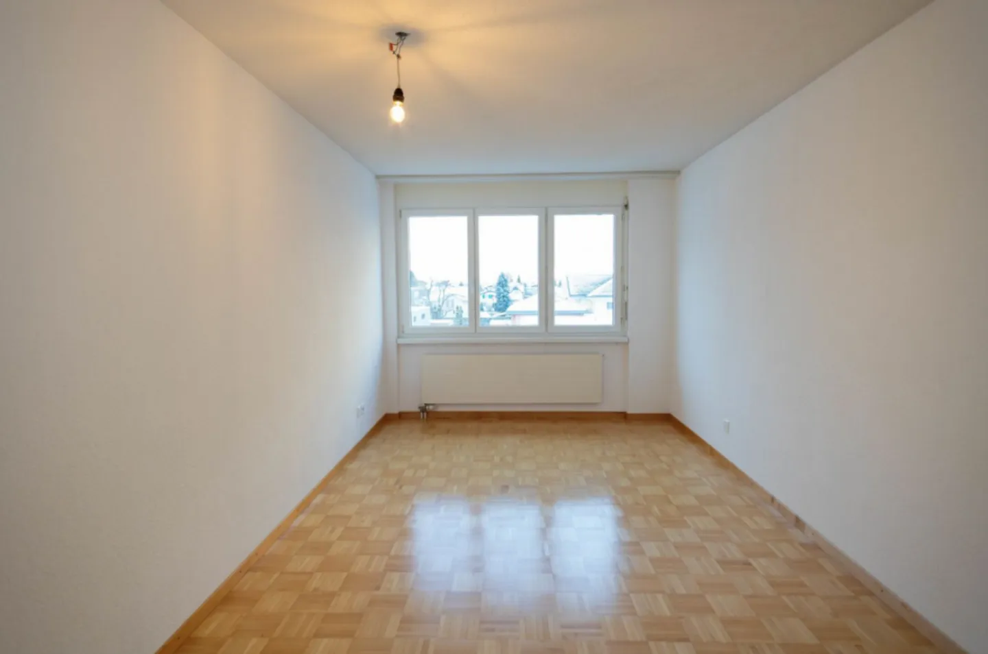 La tua nuova casa: Luminoso appartamento di 4,5 stanze con terrazza a Mels - Foto 5 di 8