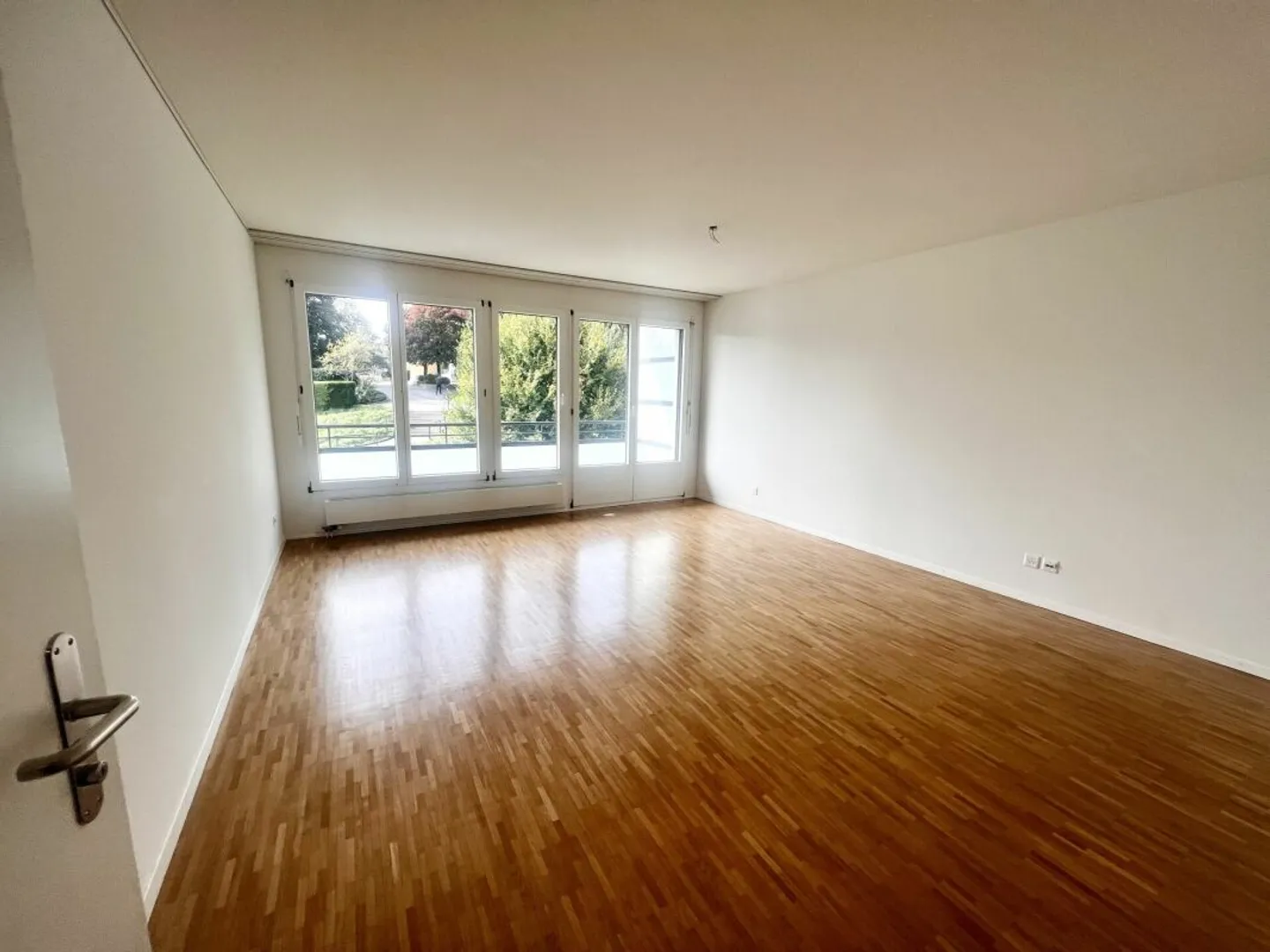 Incantevole appartamento di 2.5 locali a Sonnenplatz con vista sulle montagne - Foto 3 di 7