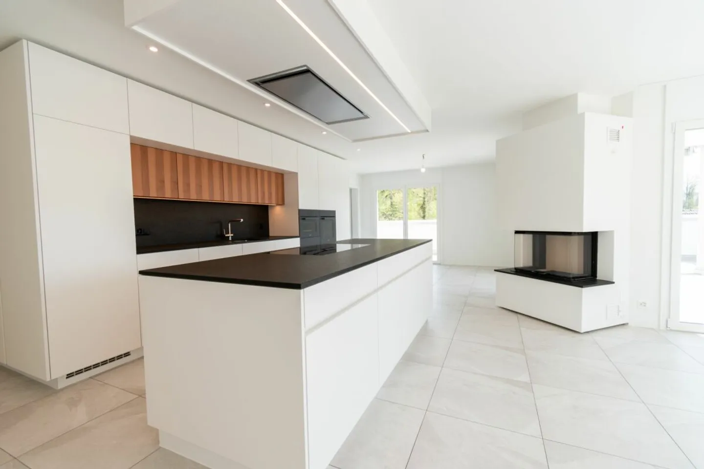 Spacious Penthouse Apartment in Langnau - Photo 2 of 5
