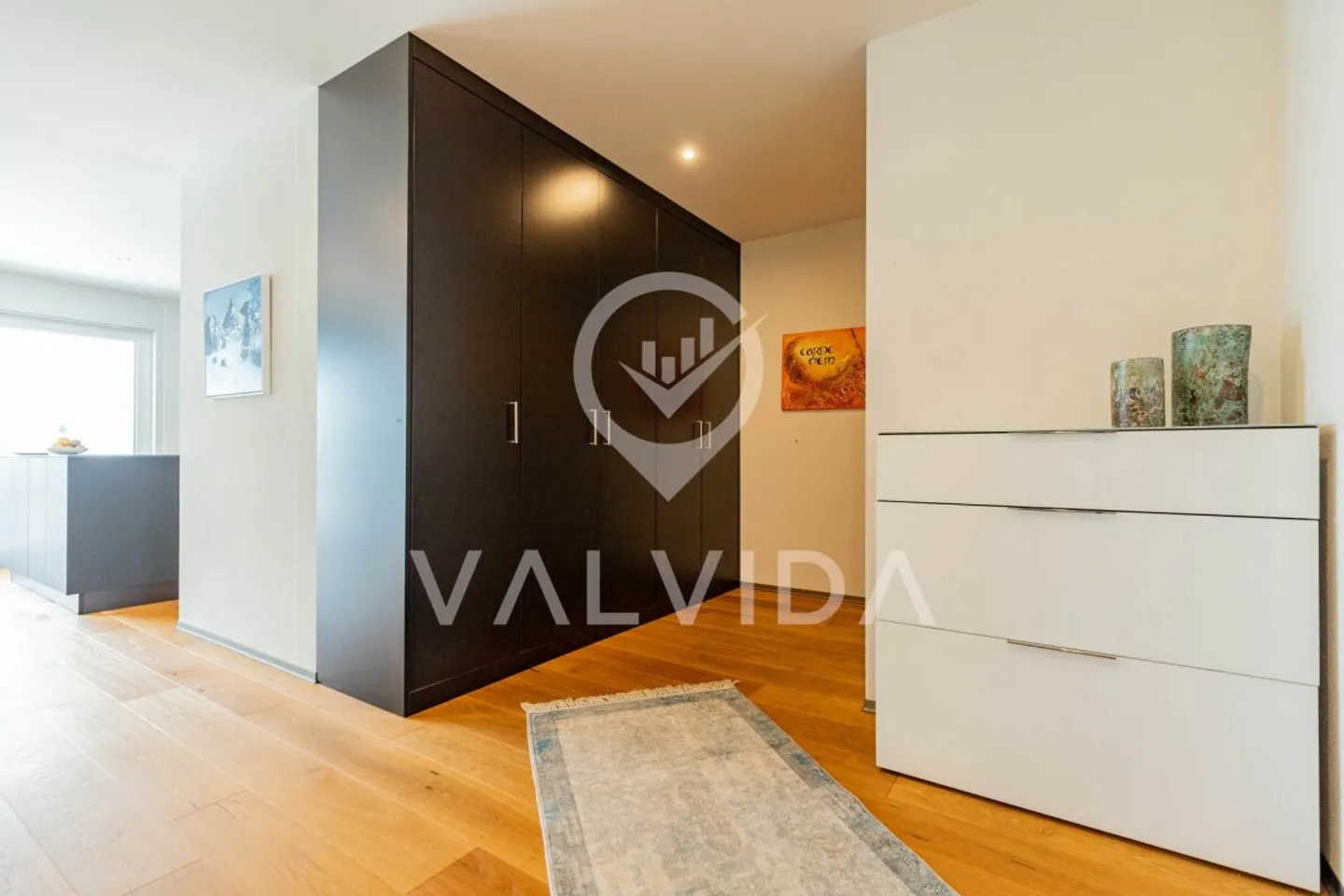 Moderne 5.5-Zimmerwohnung mit grosser Terrasse in Susten - Foto 11 von 13