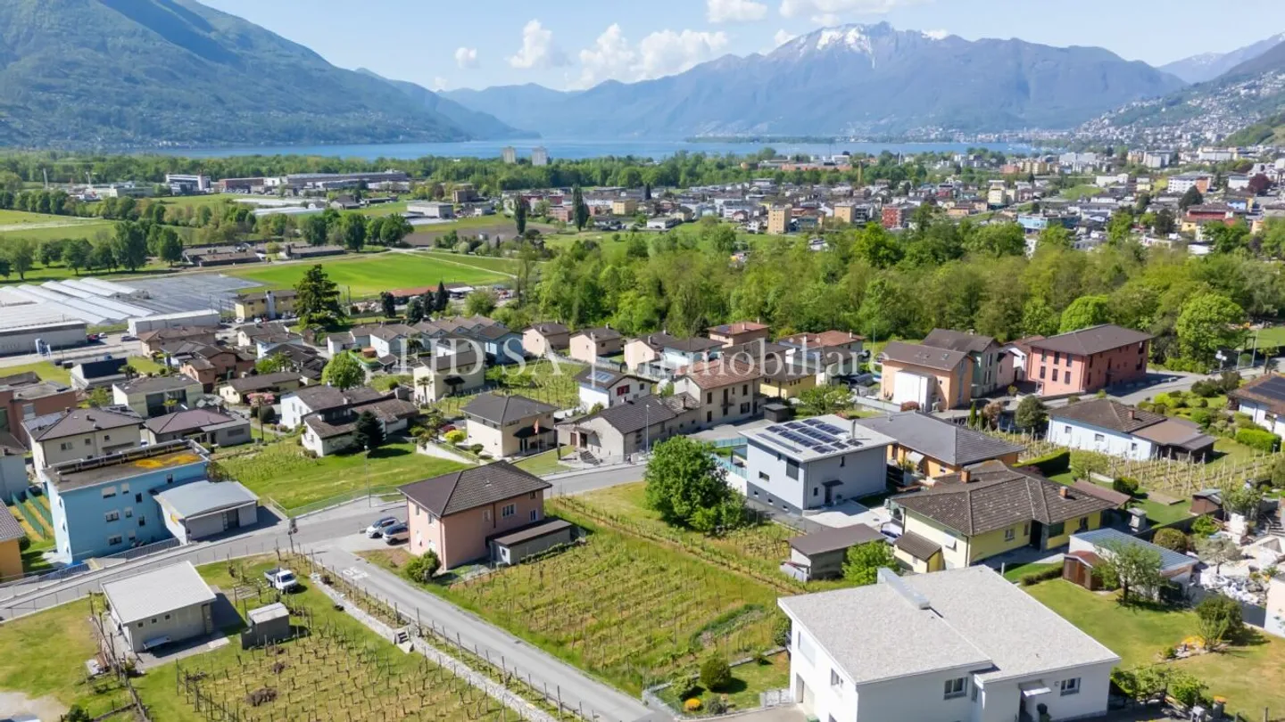 GORDOLA - 4 modern single-family homes with garden in sunny location - Photo 5 of 5