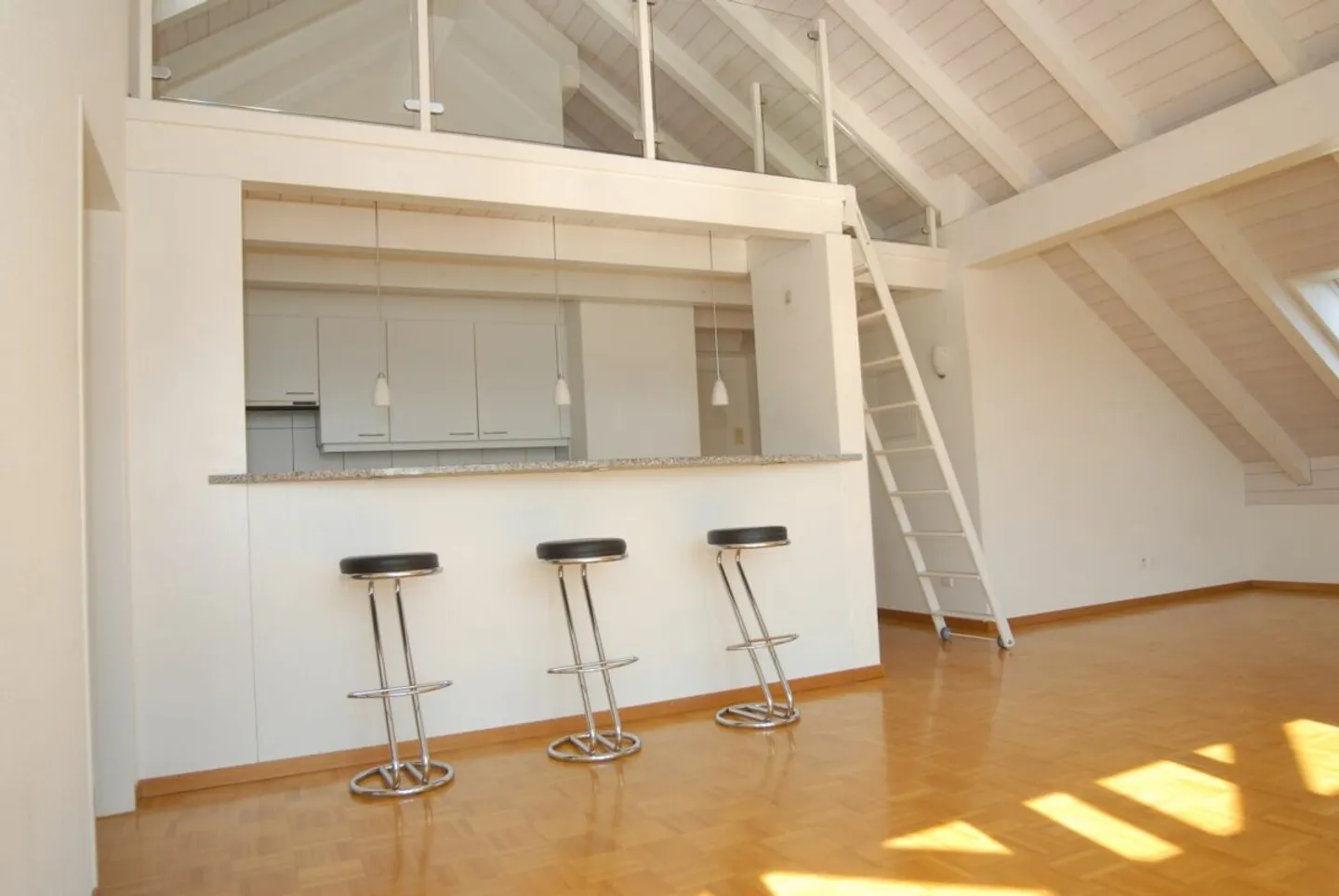 Moderne 2.5-Zimmer-Wohnung - Foto 2 von 13