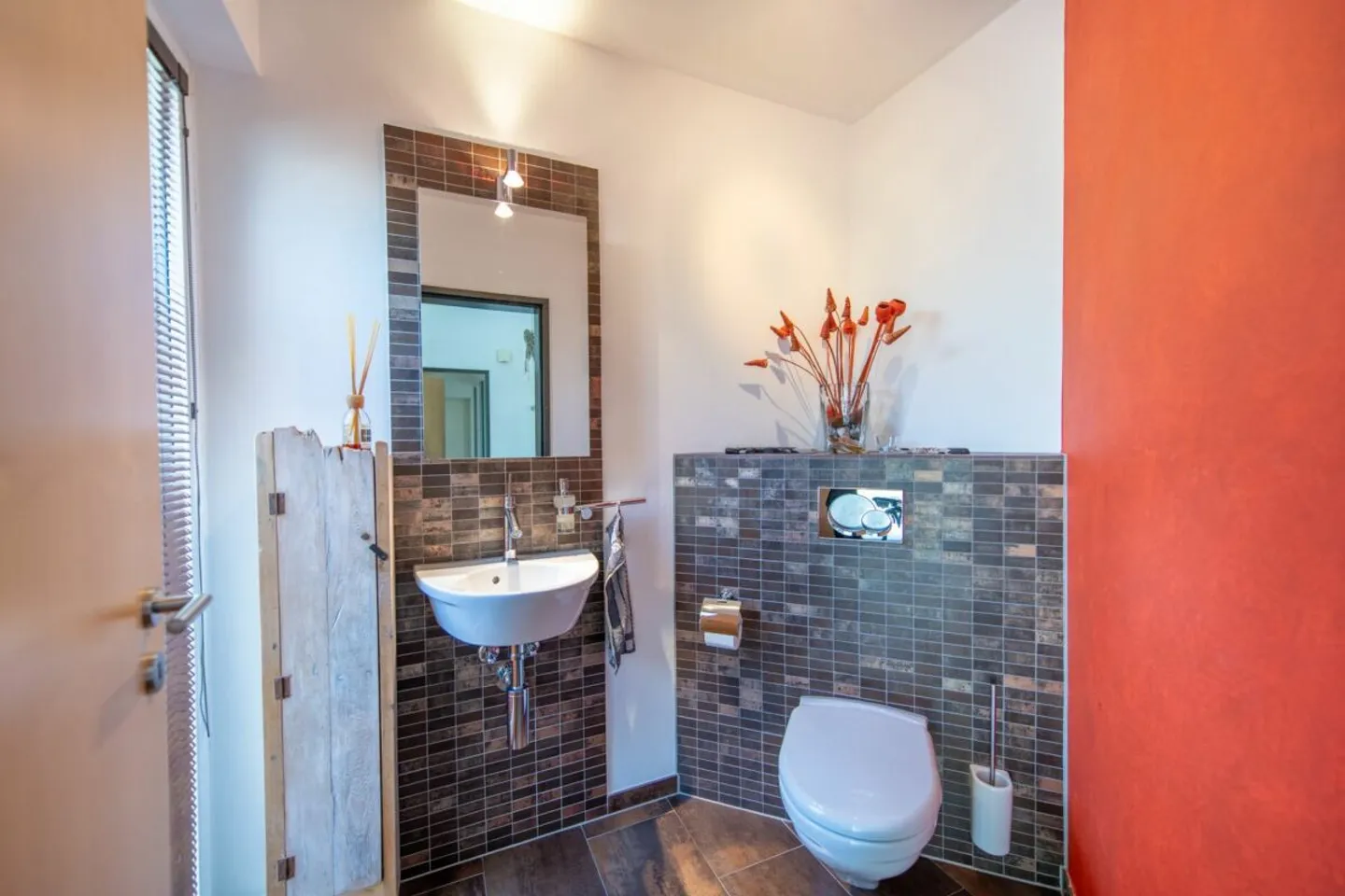 Lebensqualität pur: Freistehendes Einfamilienhaus mit Pool und Garten - Foto 8 von 13