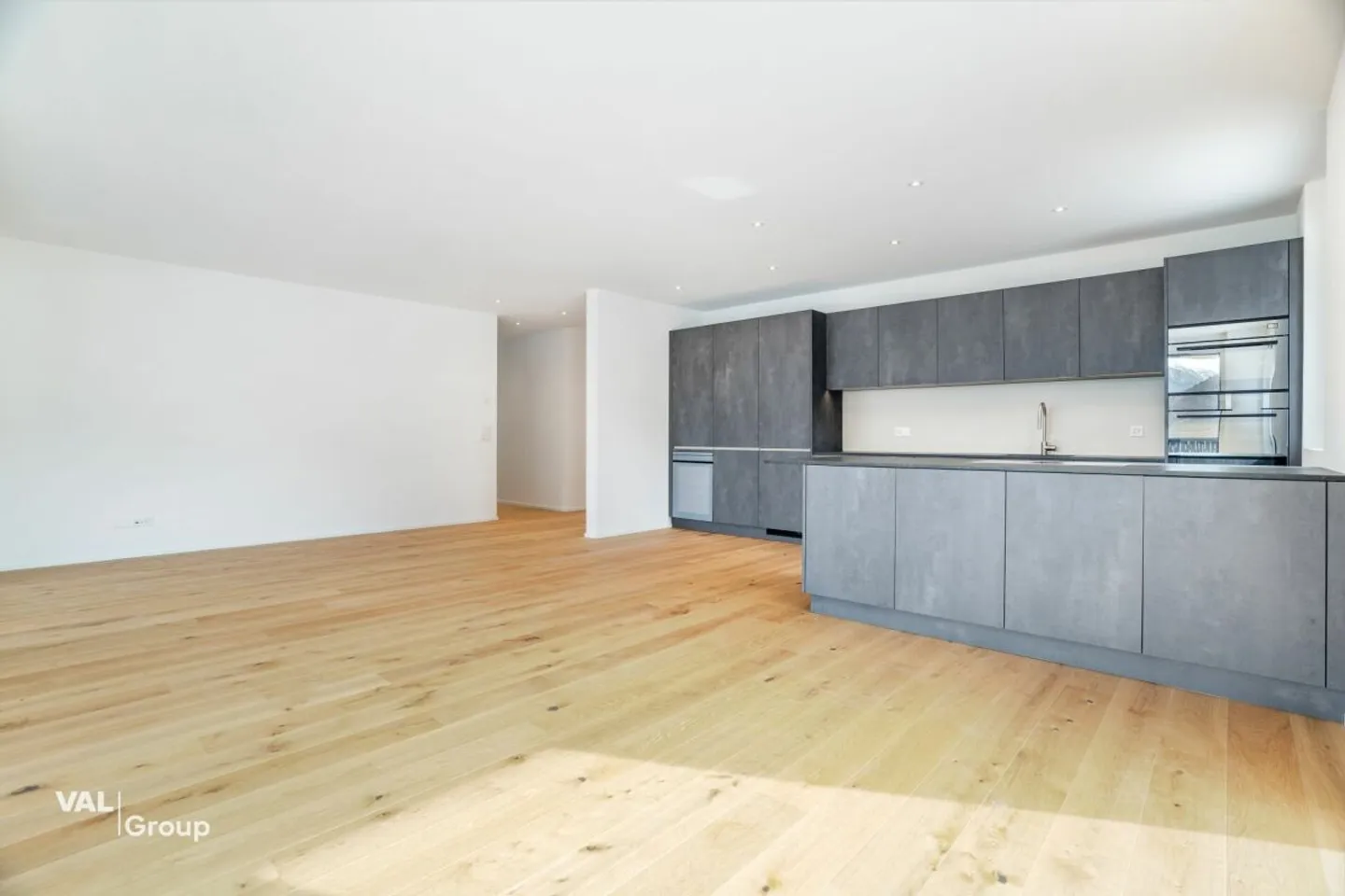 Unique 4.5-room penthouse apartment in Visp - modern living with the best view - Photo 3 of 13