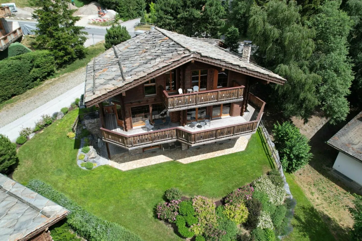 Chalet 6.5 rooms in Crans-Montana - Photo 1 of 4