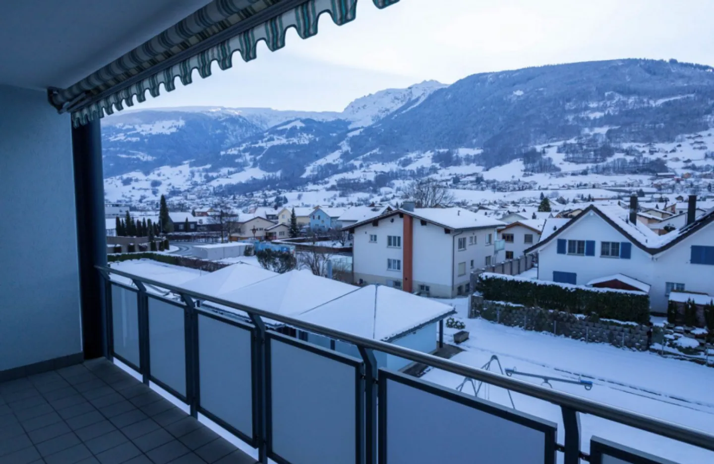 La tua nuova casa: Luminoso appartamento di 4,5 stanze con terrazza a Mels - Foto 8 di 8