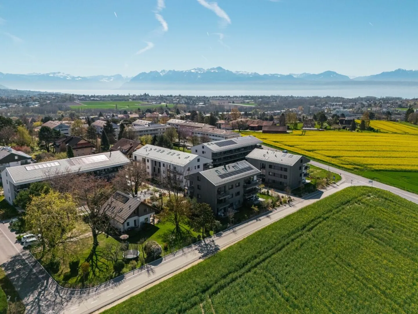 Modernes 4,5-Zimmer-Apartment mit Balkon und Seeblick - Foto 1 von 13