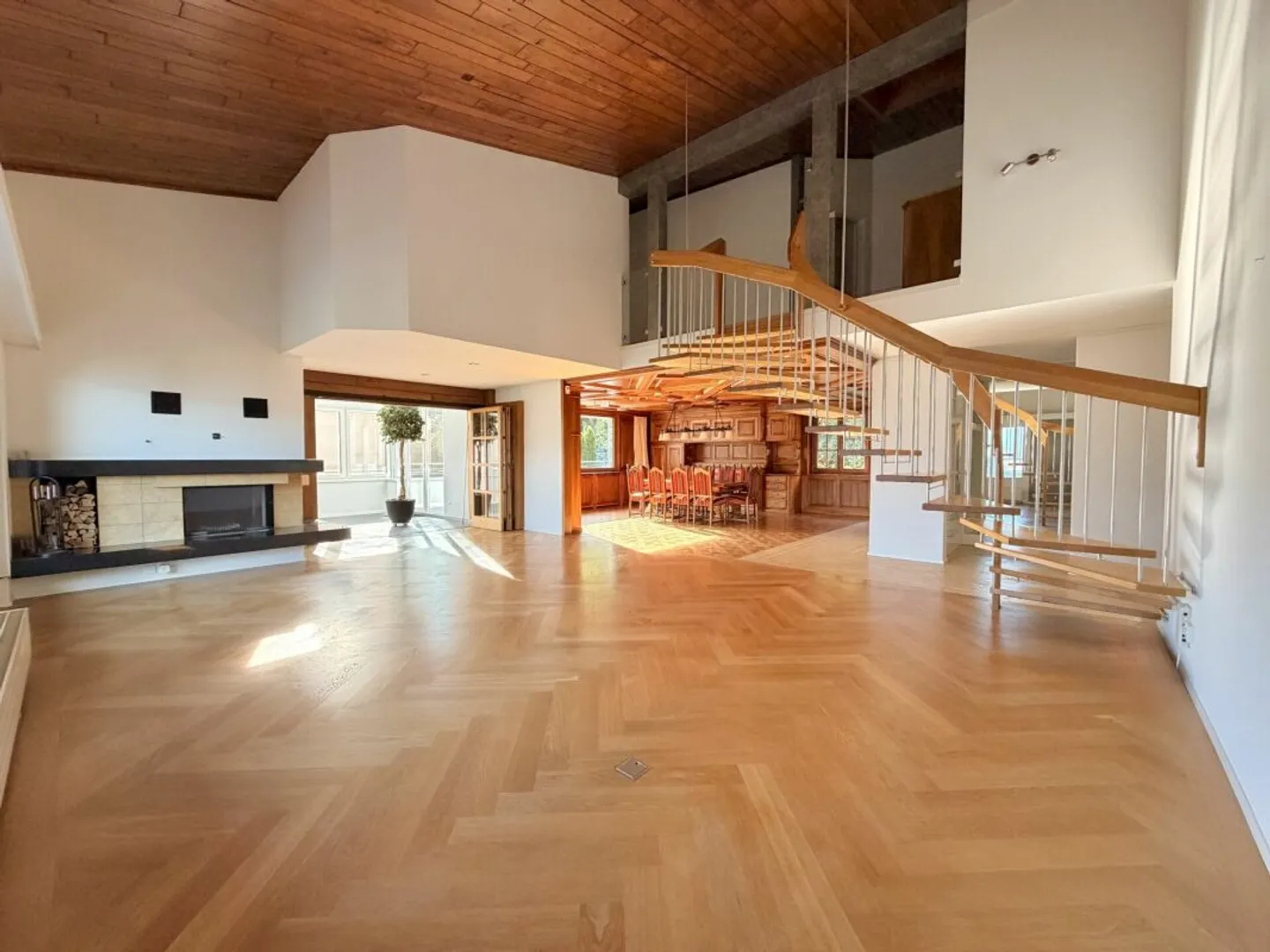 Appartement duplex exclusif de 5½ pièces avec vue panoramique sur le lac et les montagnes à Hergiswil - Photo 6 sur 13