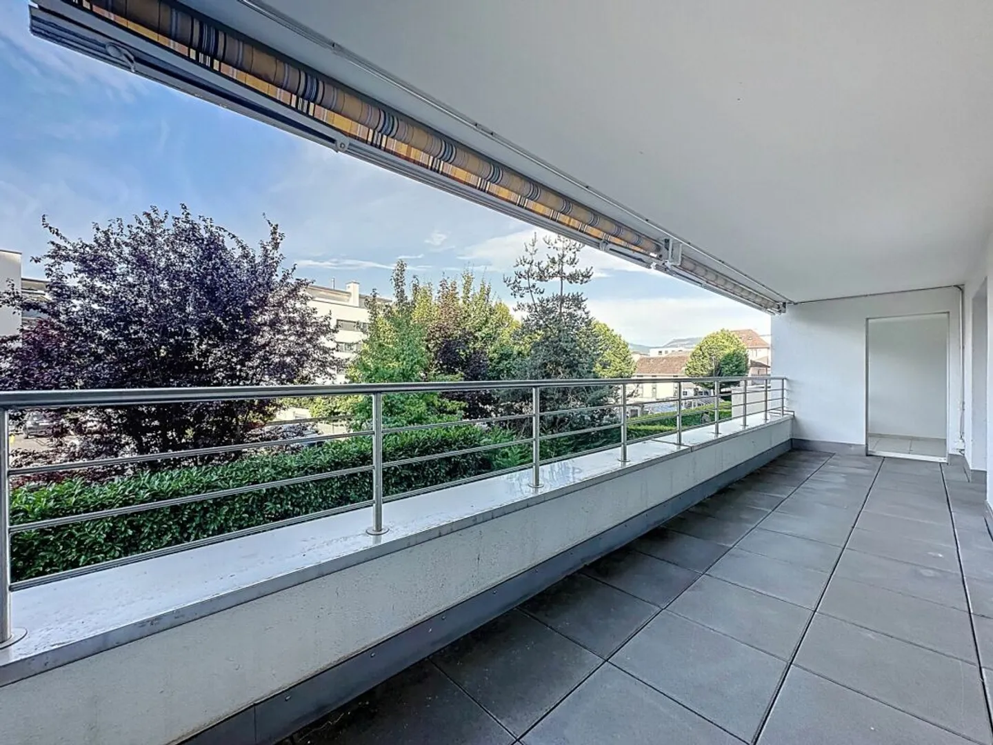 Appartement contemporain 4,5 pièces - Photo 2 sur 13