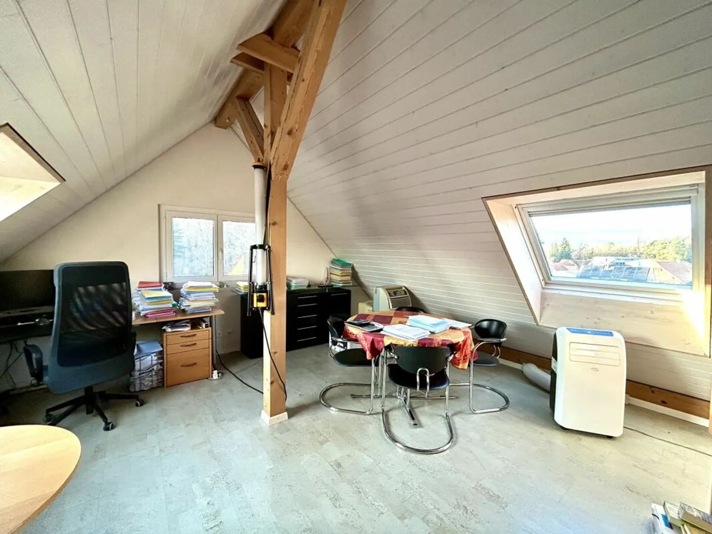 Stylish duplex apartment with a unique living experience on two levels! - Photo 9 of 13