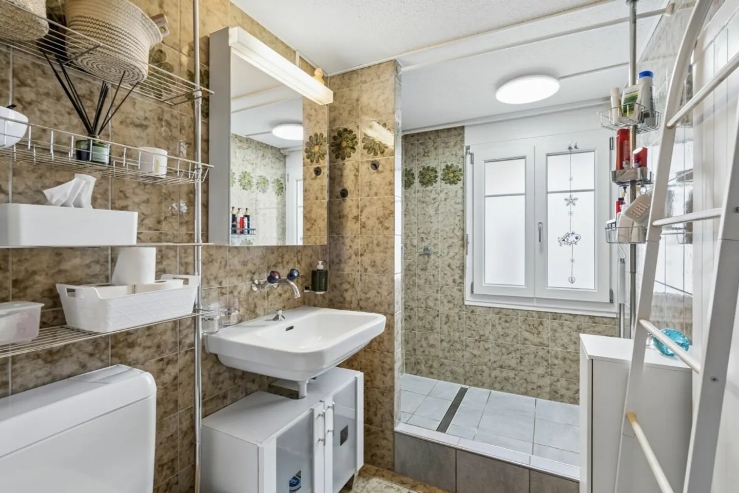 Affascinante casa Flarz con appartamento nel cuore di Grüningen - Foto 8 di 13